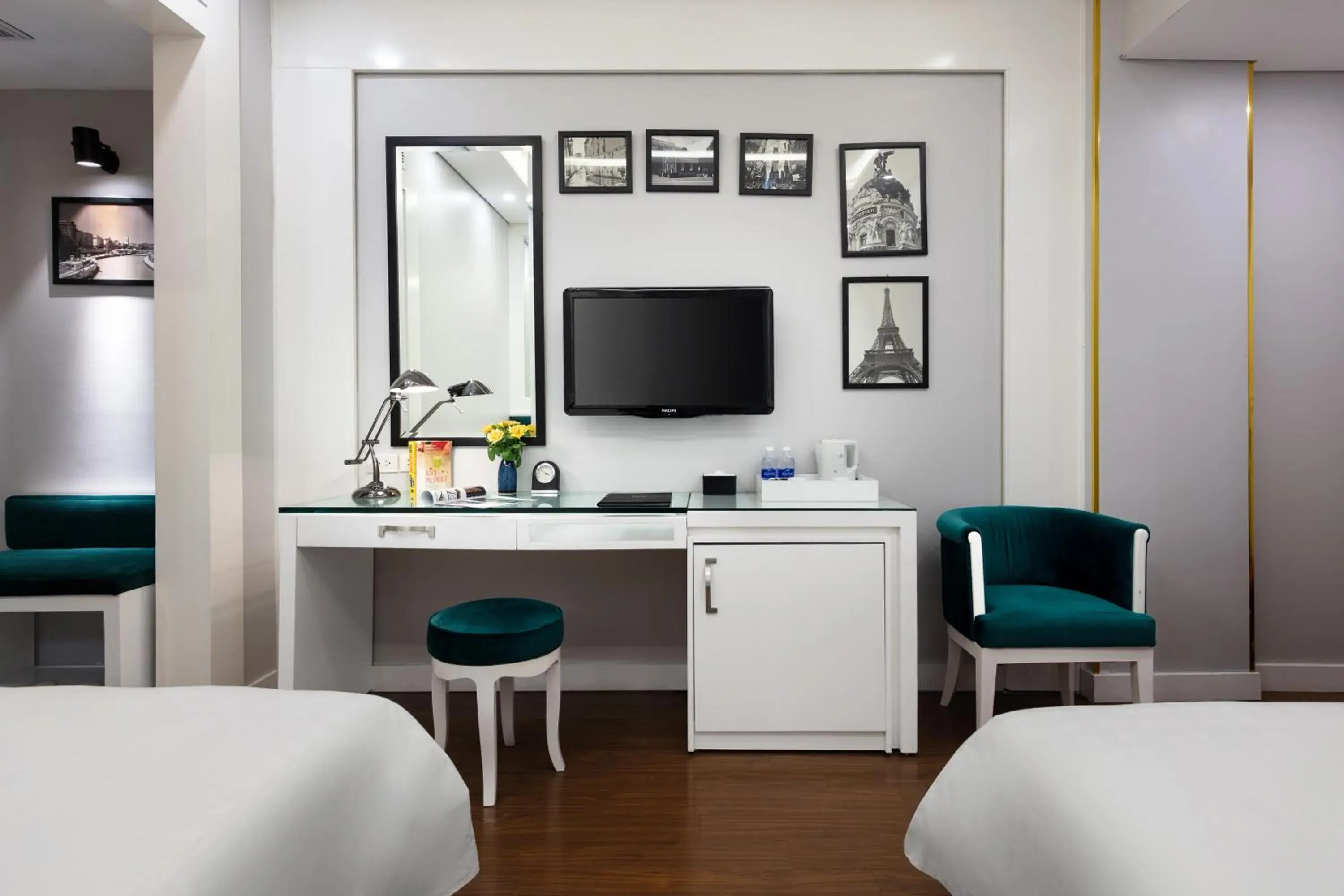 TV and multimedia, Bed in Minerva Church Hotel TV and multimedia, Bed in Minerva Church Hotel