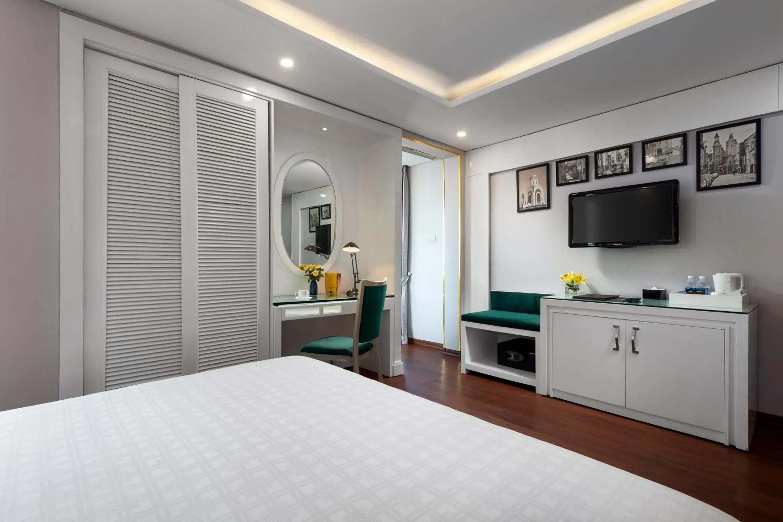 TV and multimedia, Bed in Minerva Church Hotel TV and multimedia, Bed in Minerva Church Hotel