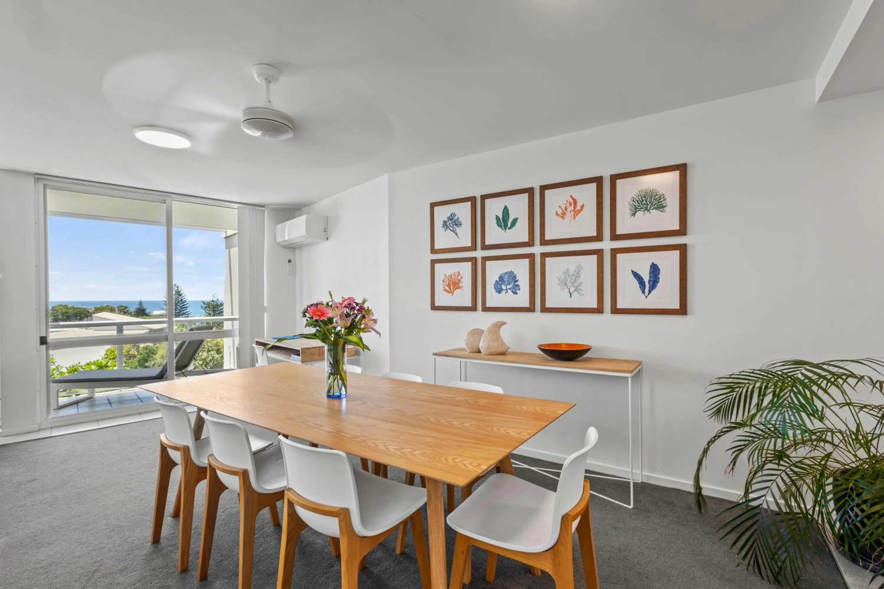 Dining area in Sunshine Vista
