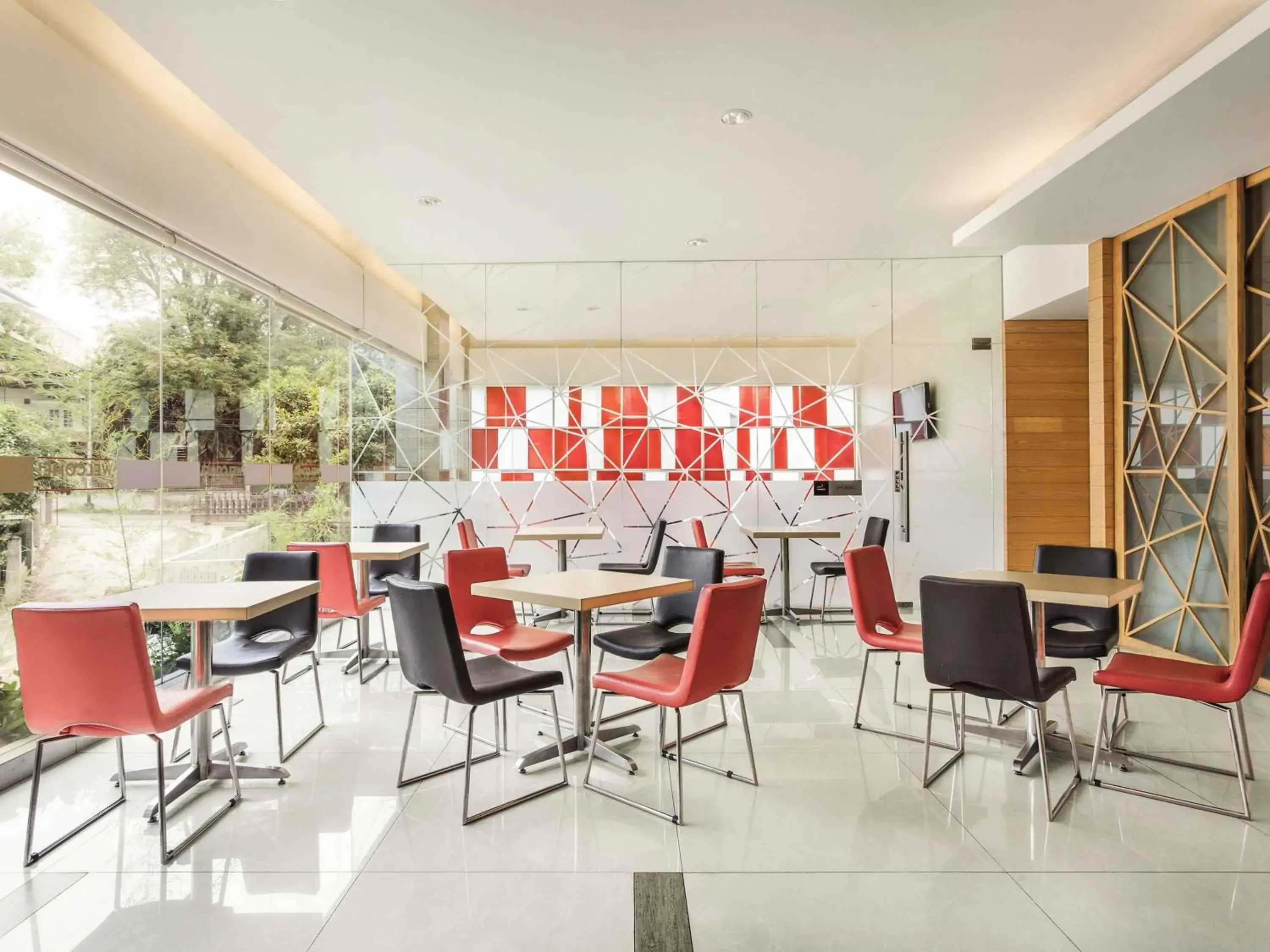 Restaurant/places to eat in Ibis Balikpapan Restaurant/places to eat in Ibis Balikpapan
