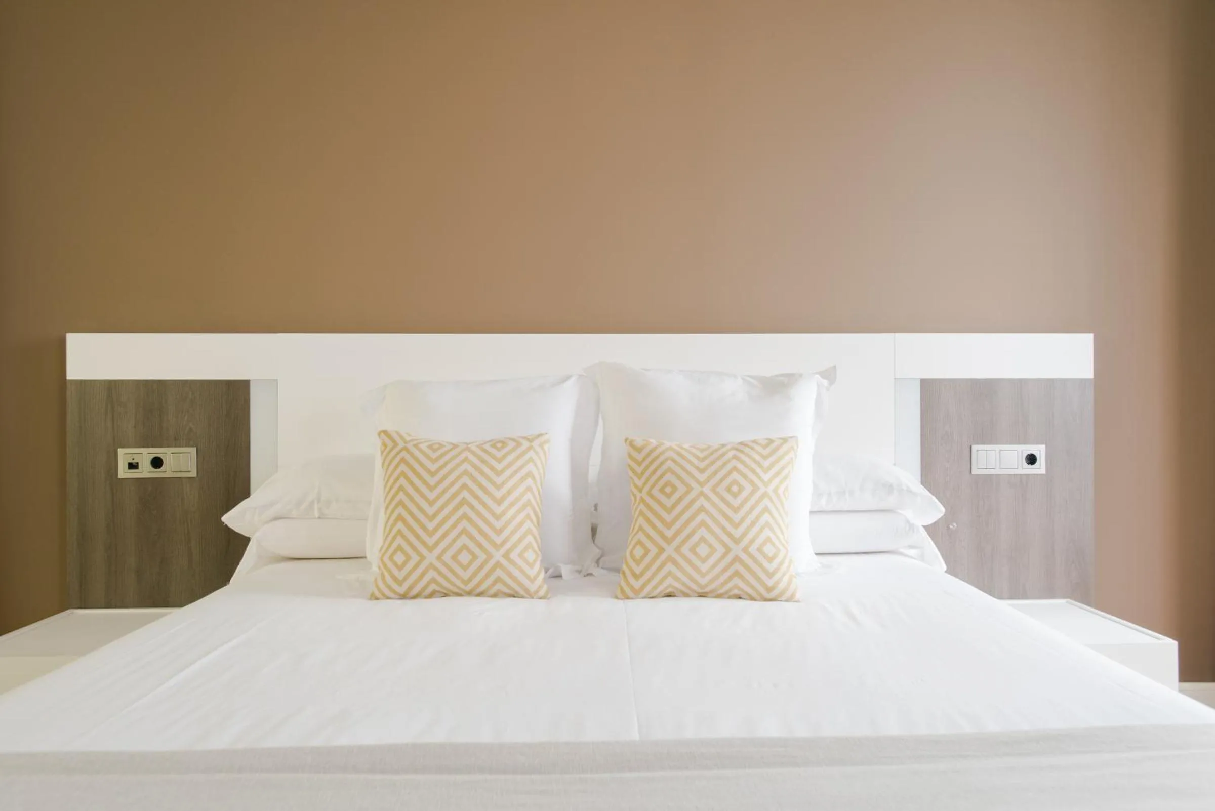Property building, Bed in Hommyhome Arenal Luxury