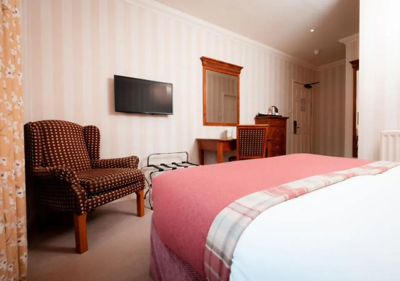 Cozy Double Room in Lakeside Hotel and Spa Cozy Double Room in Lakeside Hotel and Spa