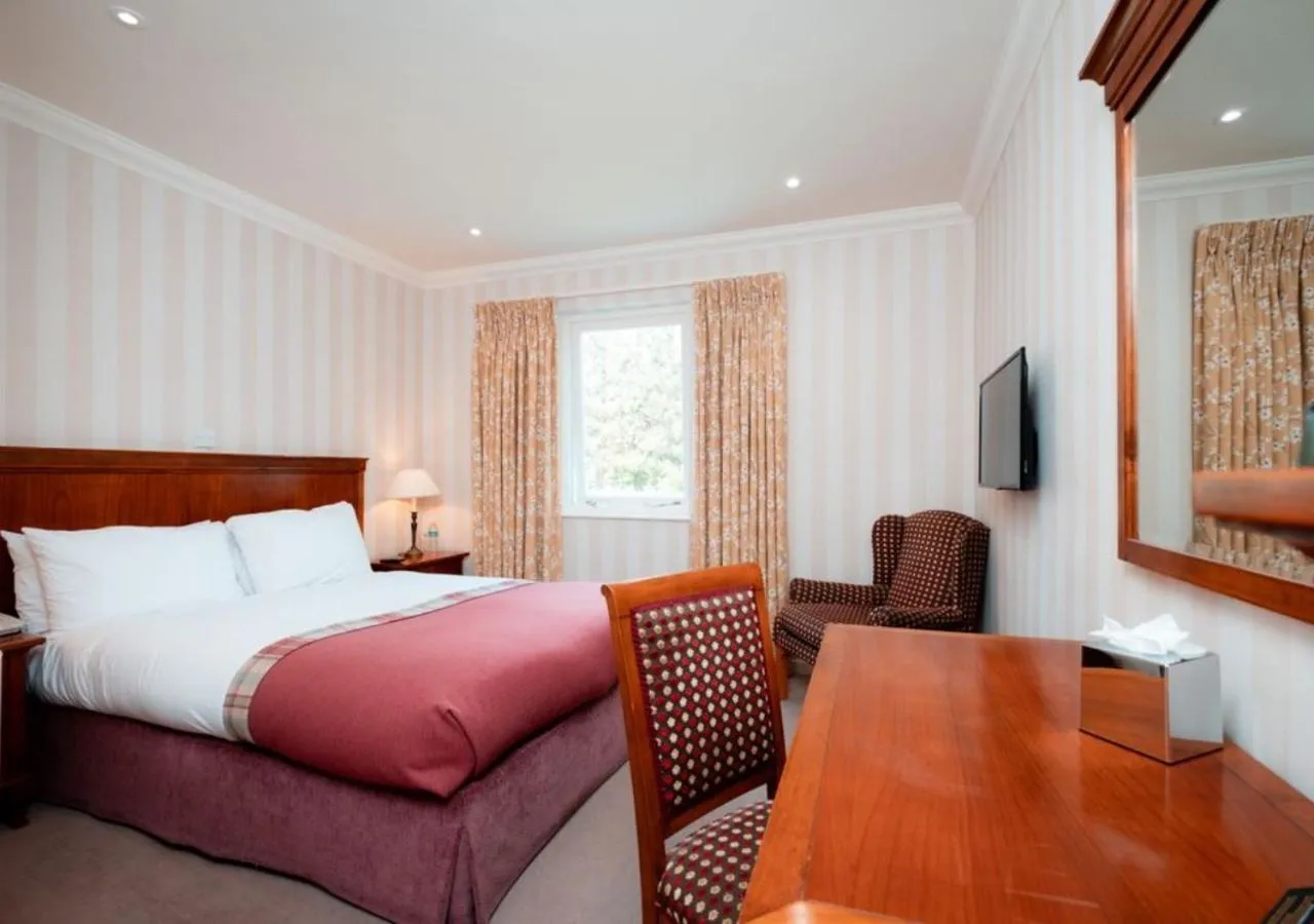 Bed in Lakeside Hotel and Spa