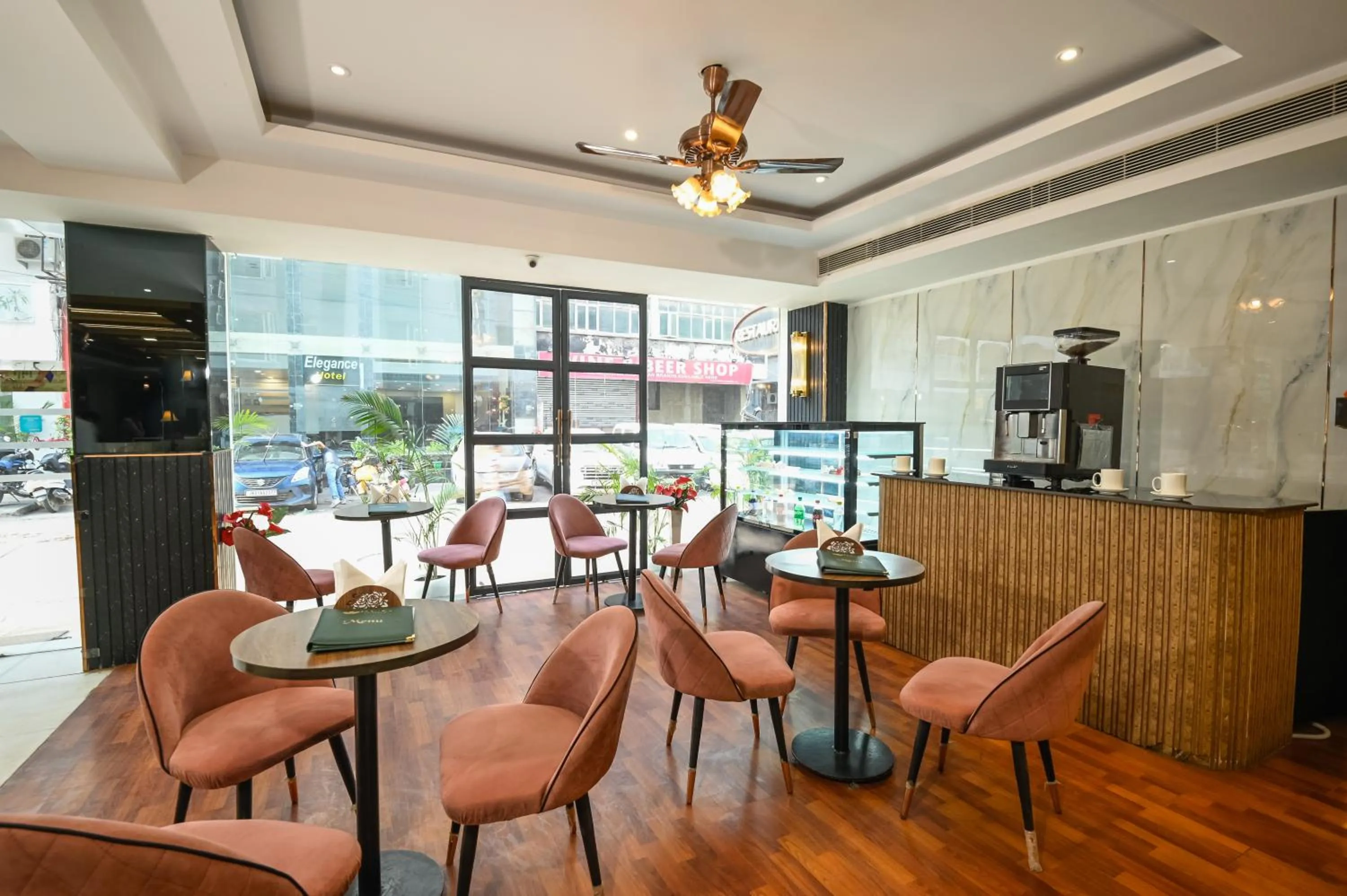 Restaurant/places to eat in Hotel Krishna Deluxe-By RCG Hotels