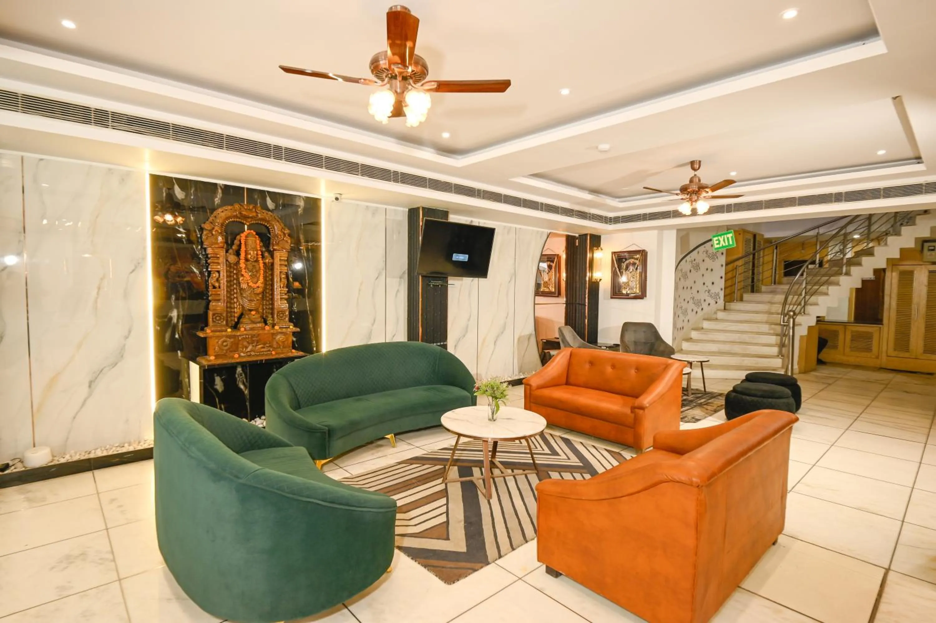 Seating area in Hotel Krishna Deluxe-By RCG Hotels