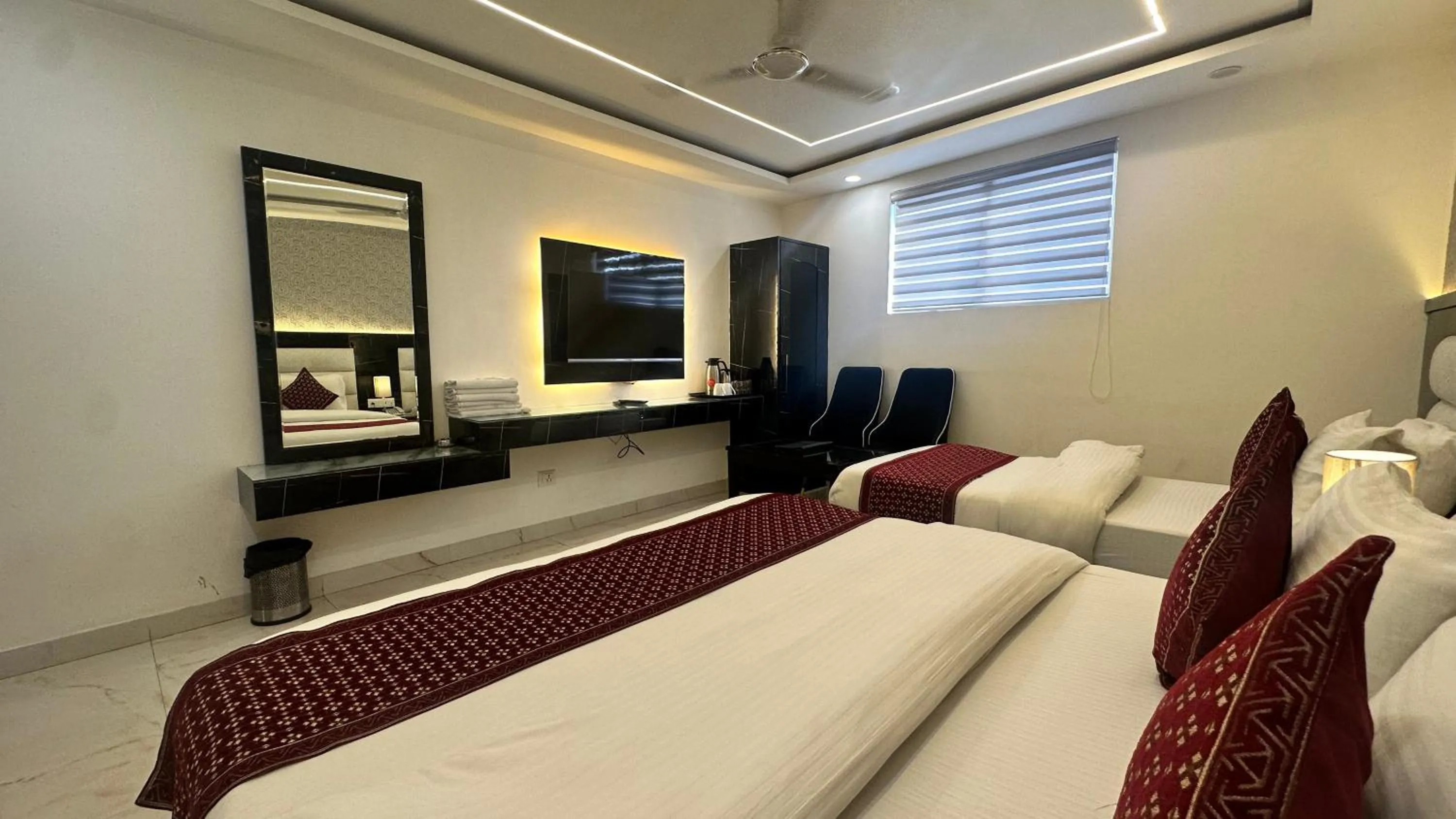 TV and multimedia, Bed in Hotel Krishna Deluxe-By RCG Hotels