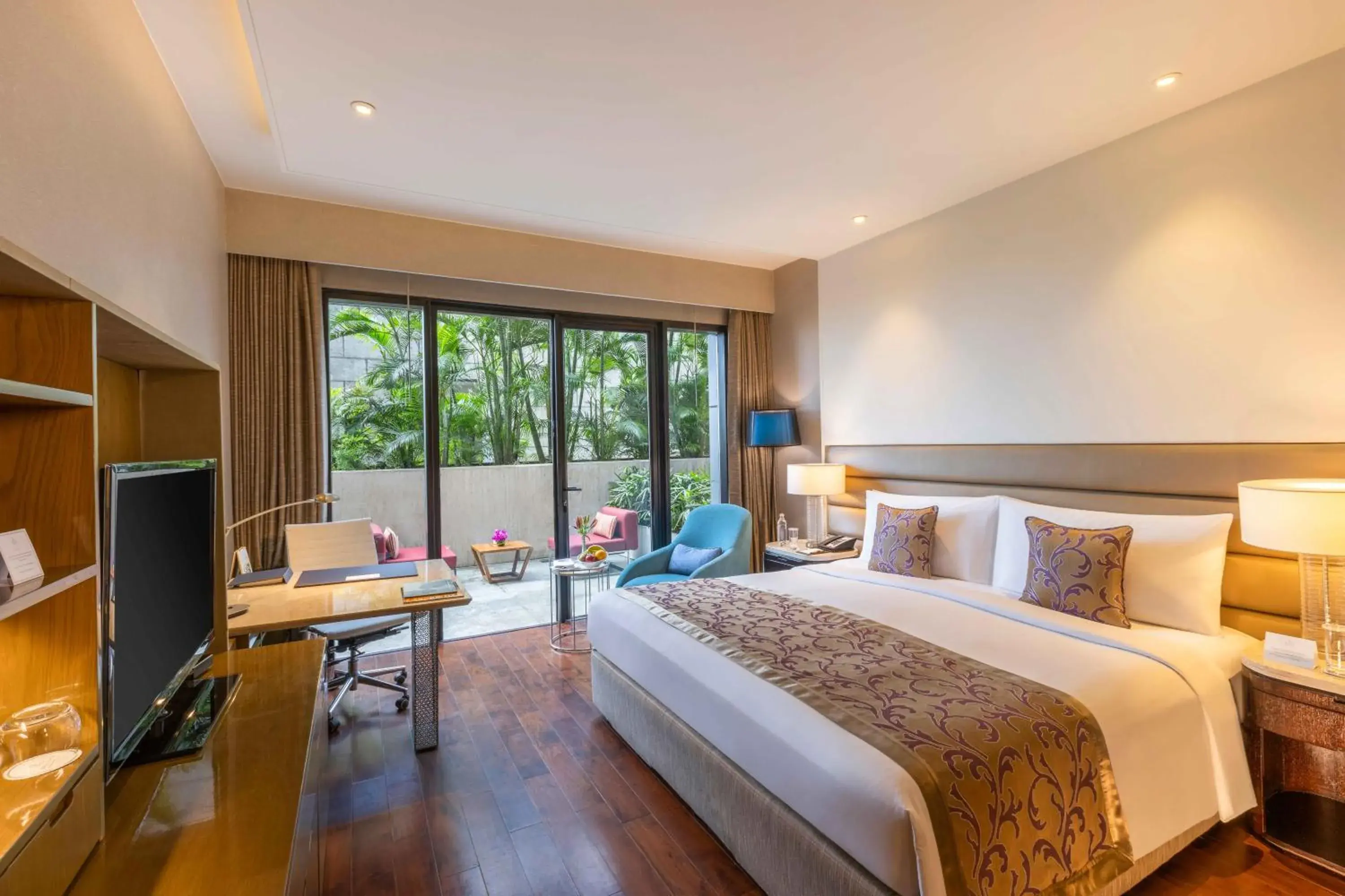 Deluxe Double Room with Balcony in The Leela Ambience Convention Hotel Delhi Deluxe Double Room with Balcony in The Leela Ambience Convention Hotel Delhi