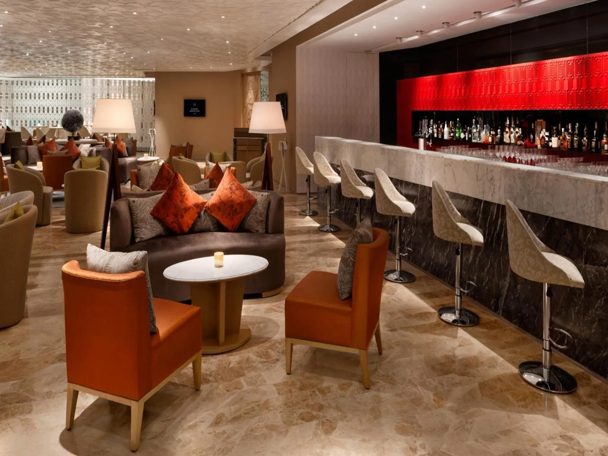 Lounge or bar in The Leela Ambience Convention Hotel Delhi