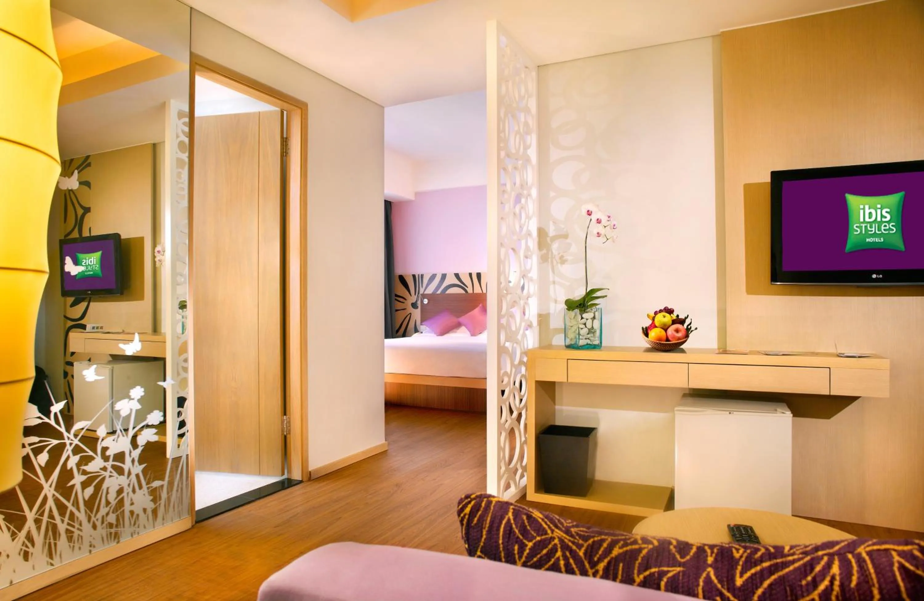 Bed, TV/Entertainment Center in Ibis Styles Bali Benoa