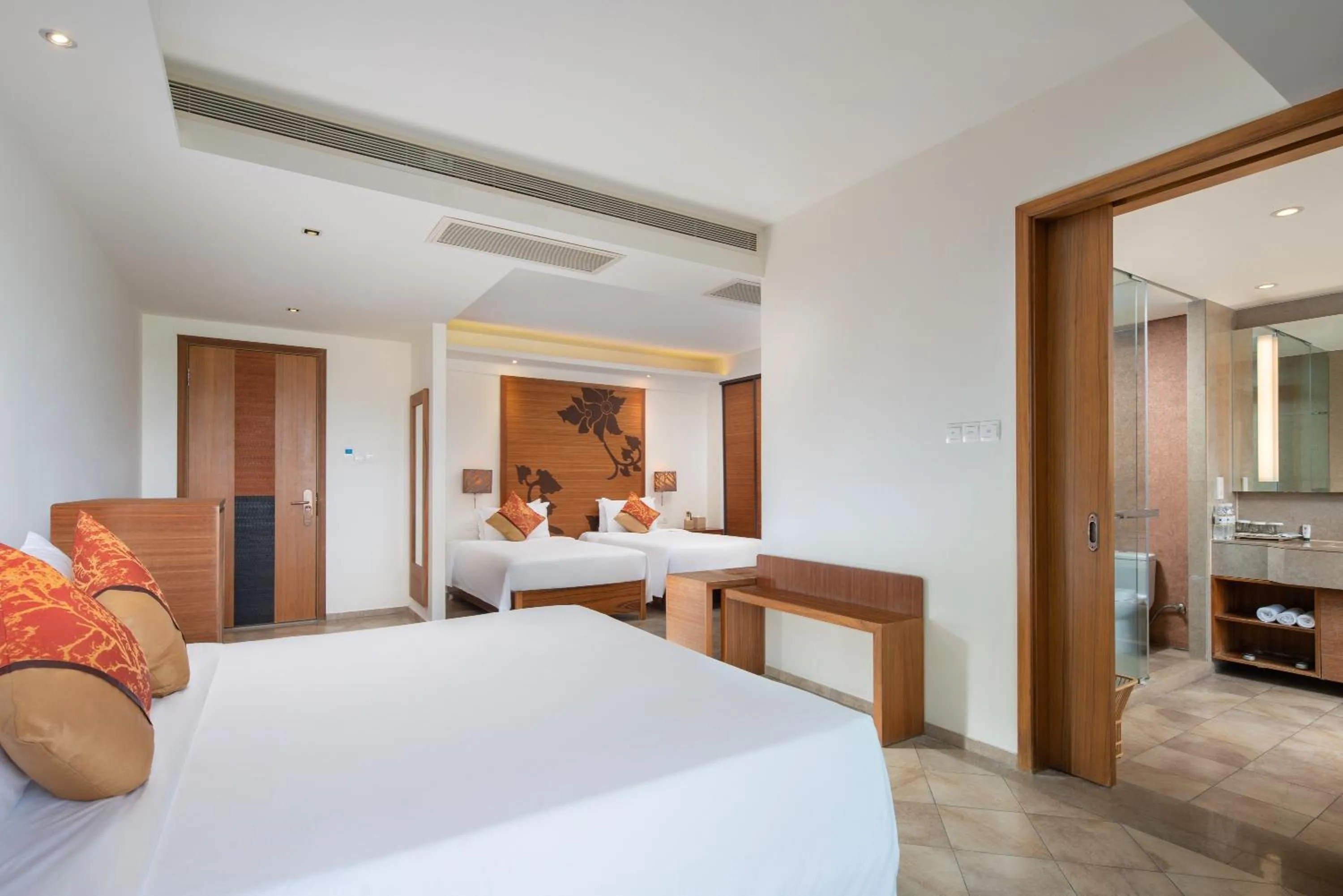 Photo of the whole room, Bed in Mangrove Tree Resort World Sanya Bay-Kapok