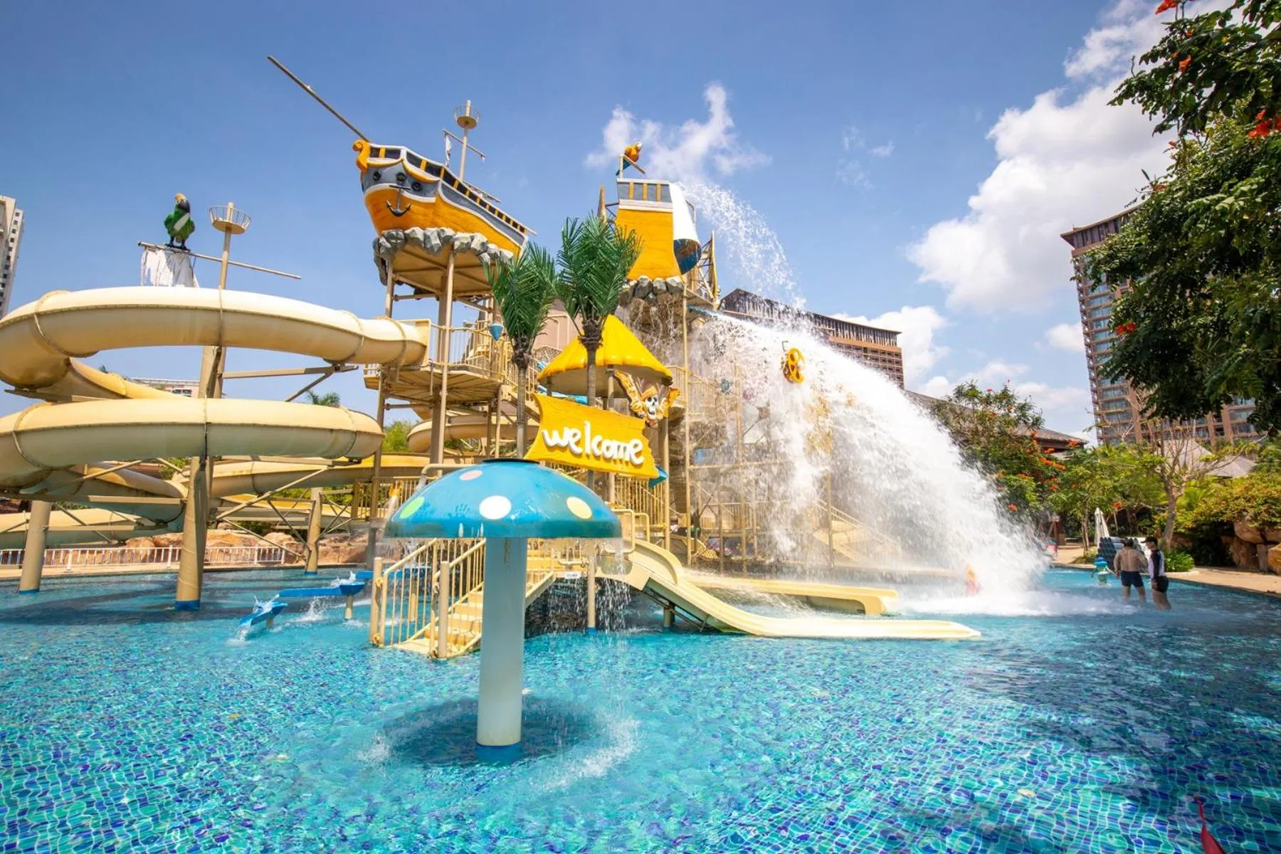 Swimming pool in Mangrove Tree Resort World Sanya Bay-Kapok