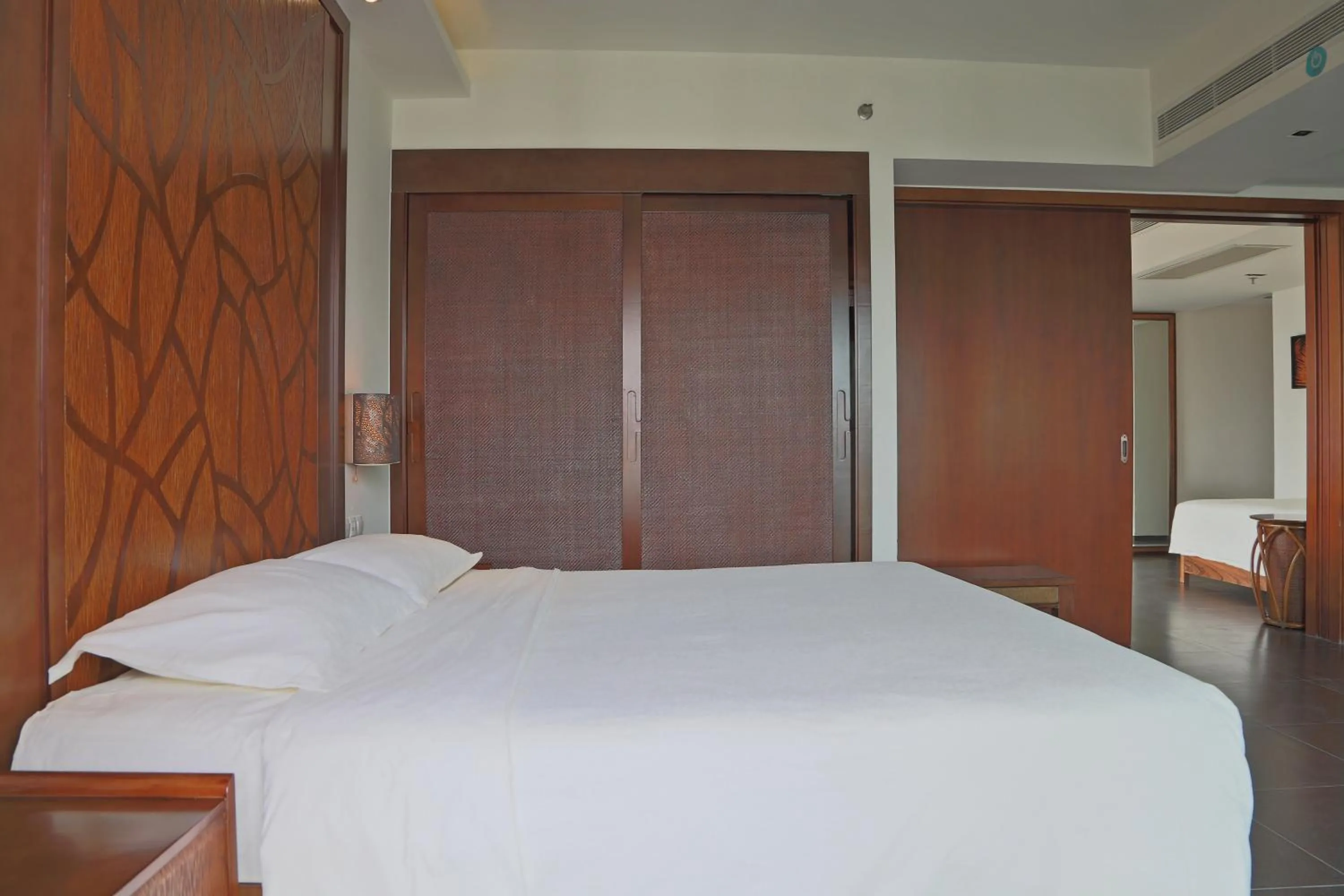Bed in Mangrove Tree Resort World Sanya Bay-Kapok