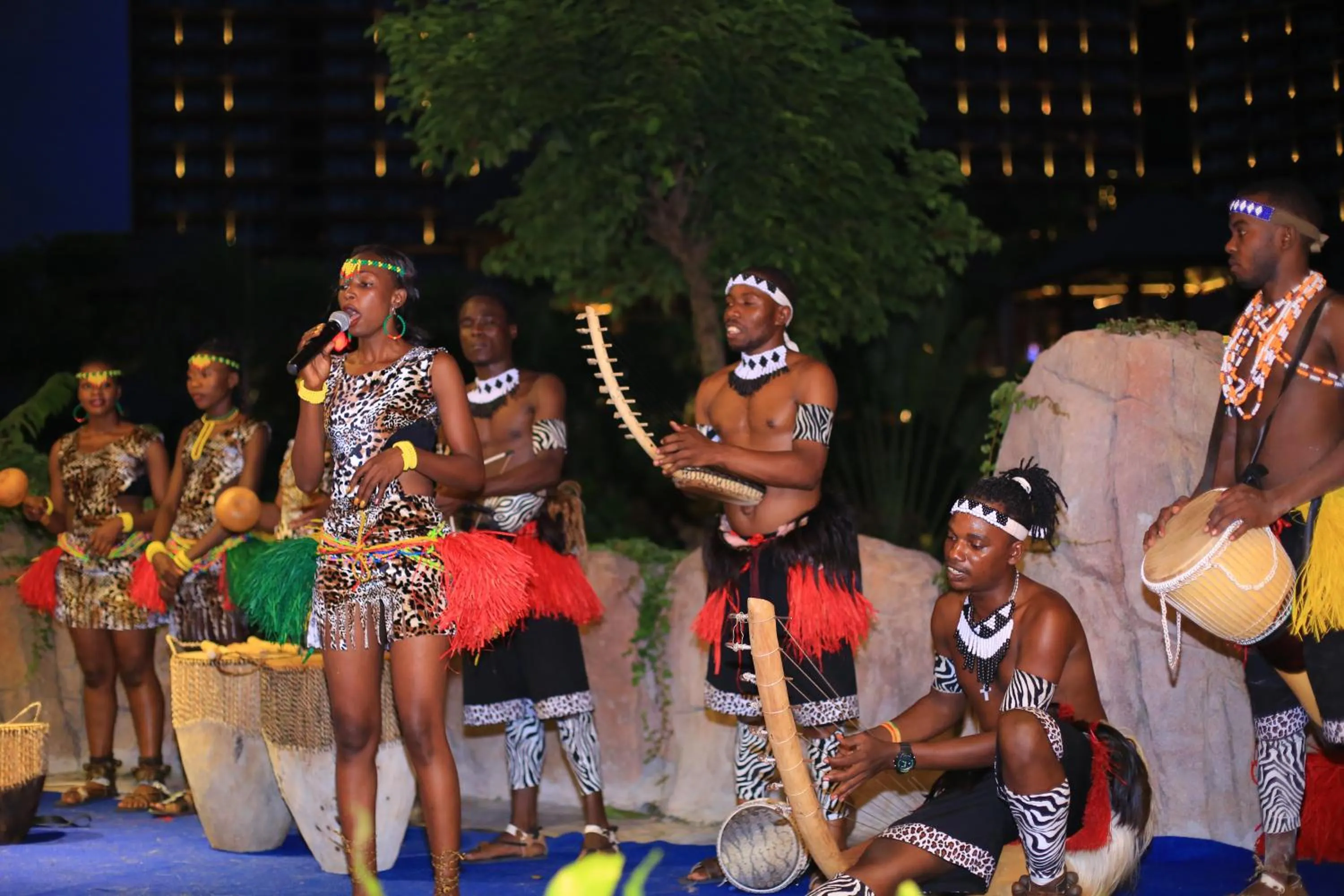 Evening entertainment in Mangrove Tree Resort World Sanya Bay-Kapok