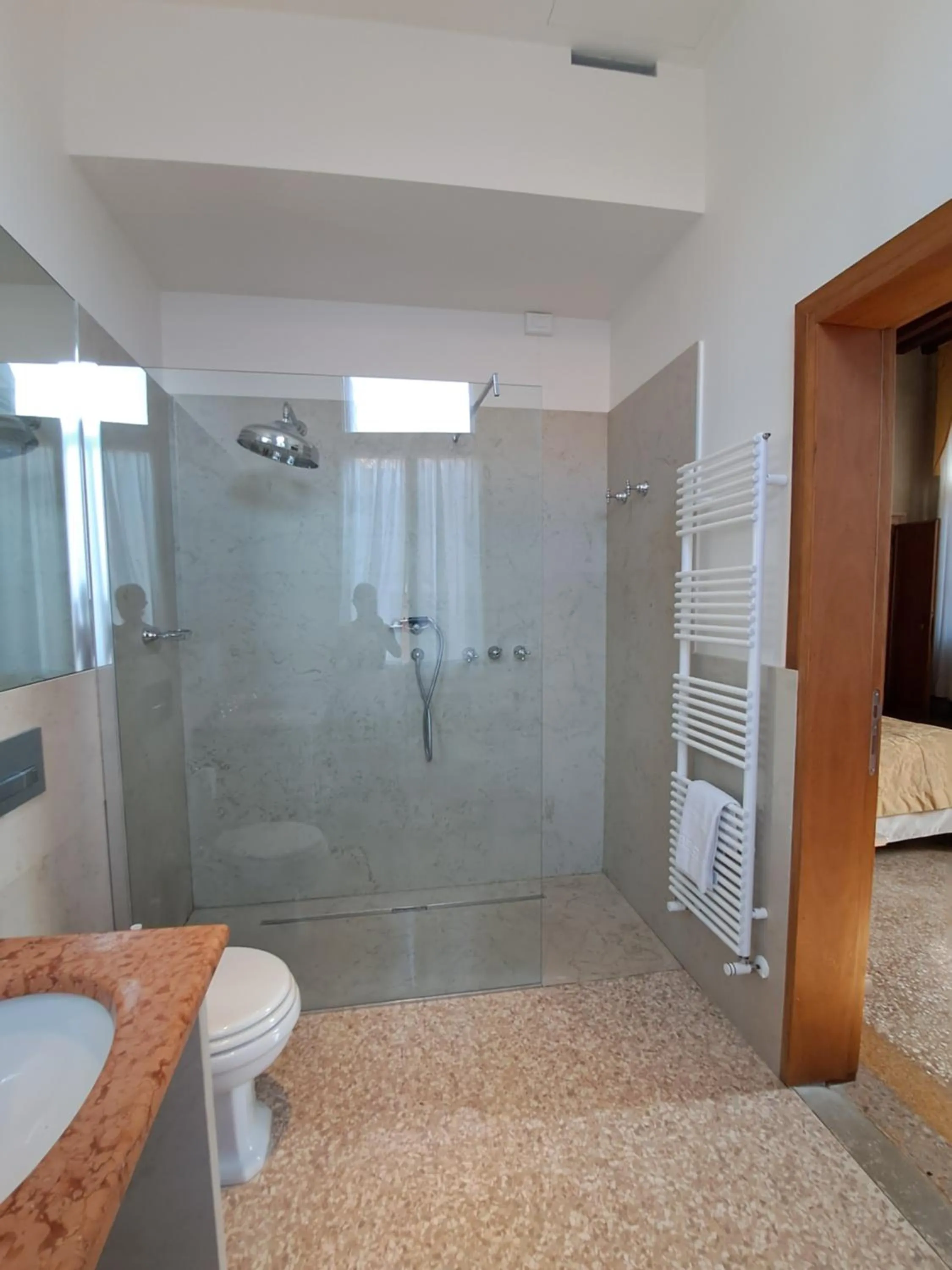 Bathroom in Ca' Cappellis