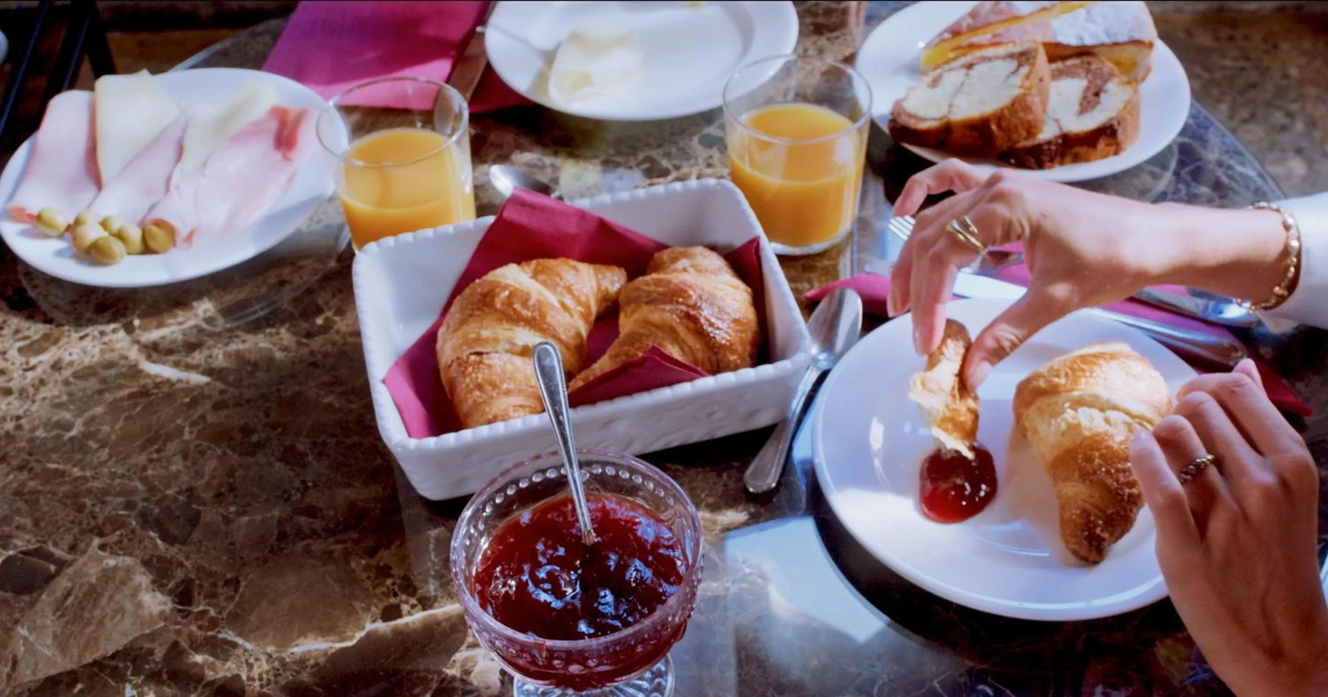 Continental breakfast in Ca' Cappellis
