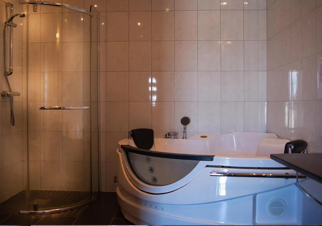 Hot Tub in Hotell Ronja