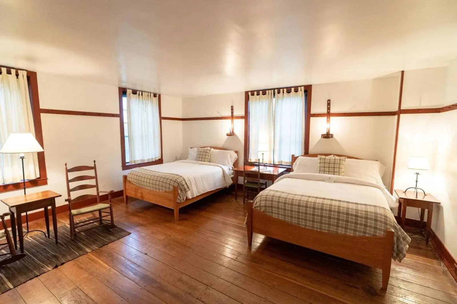 Deluxe Room in Shaker Village of Pleasant Hill Deluxe Room in Shaker Village of Pleasant Hill