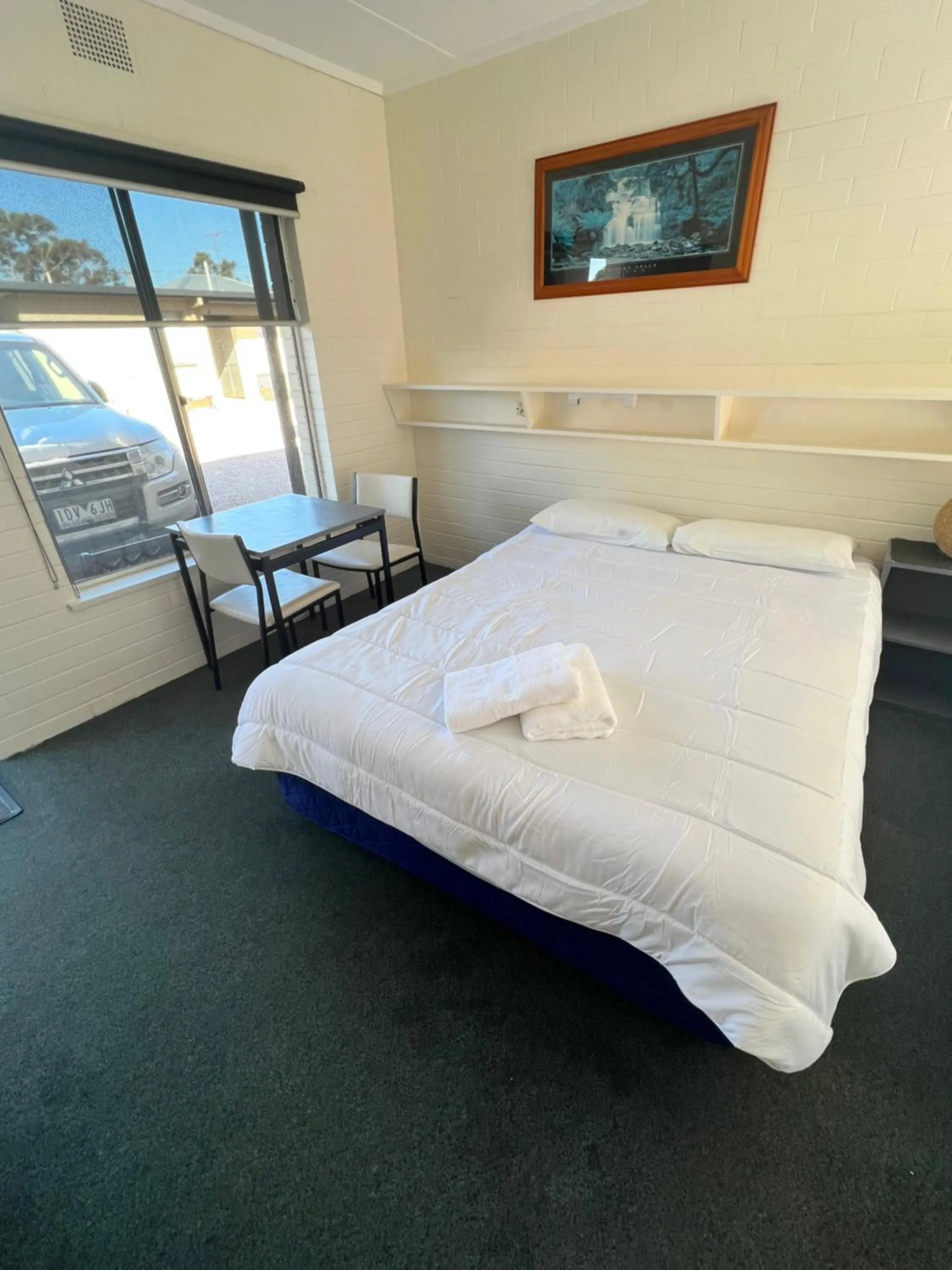 Bed in Bairnsdale Town Central Motel