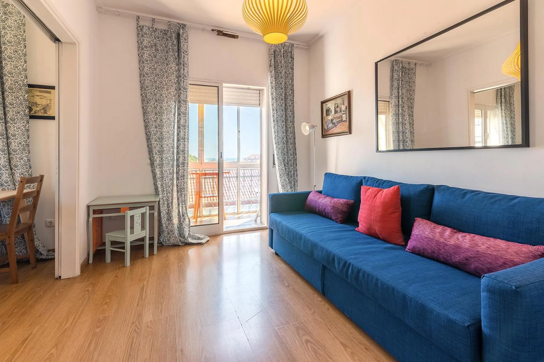 Living room in Paço de Arcos Apartment