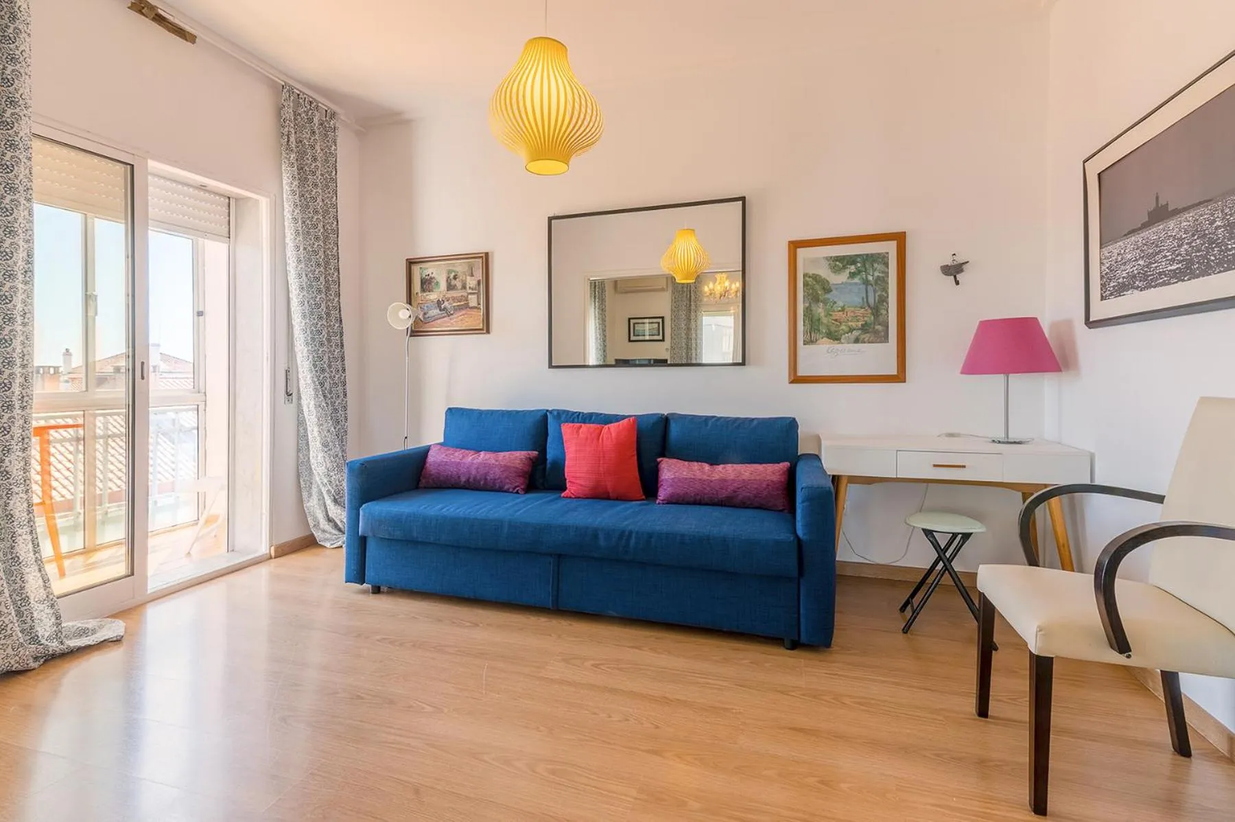 Living room in Paço de Arcos Apartment