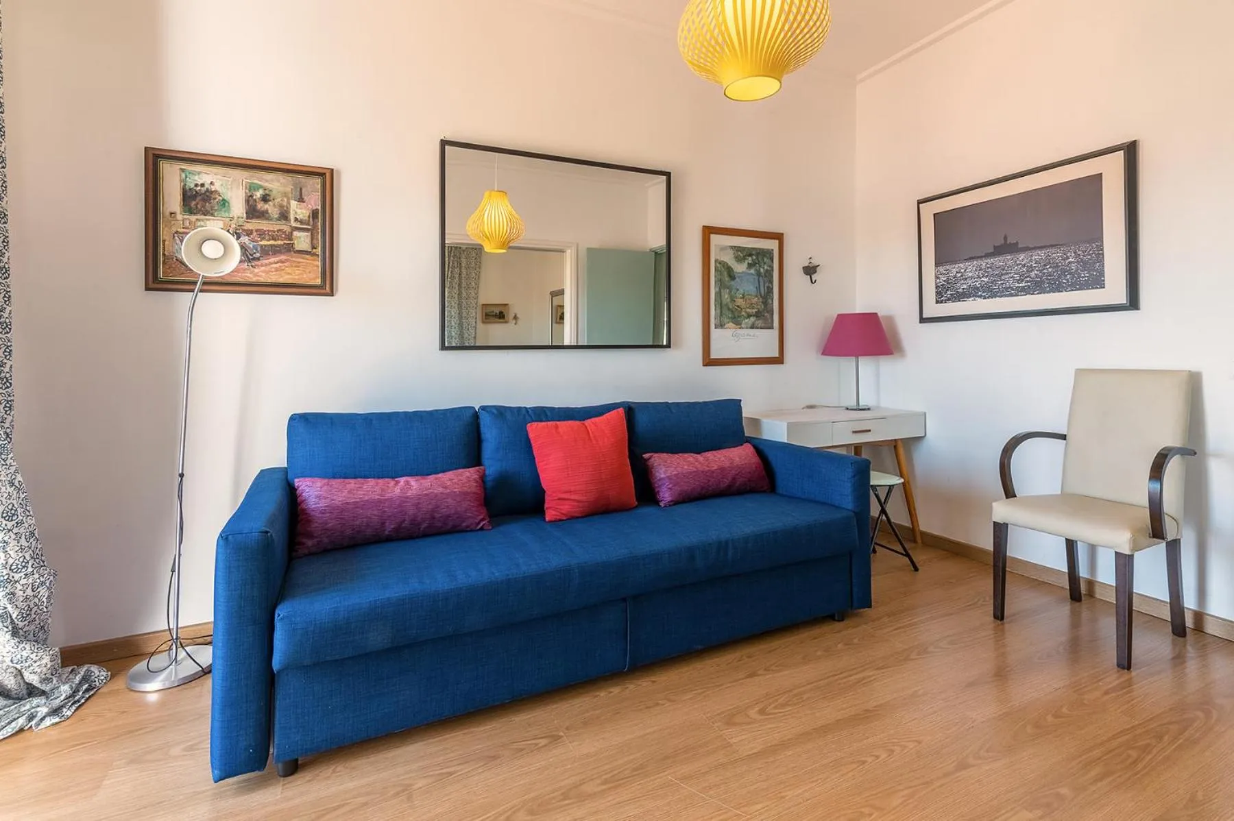 Living room in Paço de Arcos Apartment