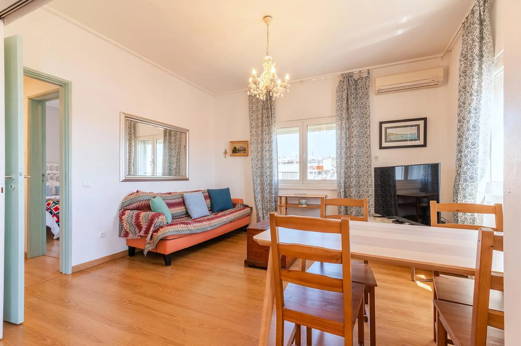 Living room in Paço de Arcos Apartment