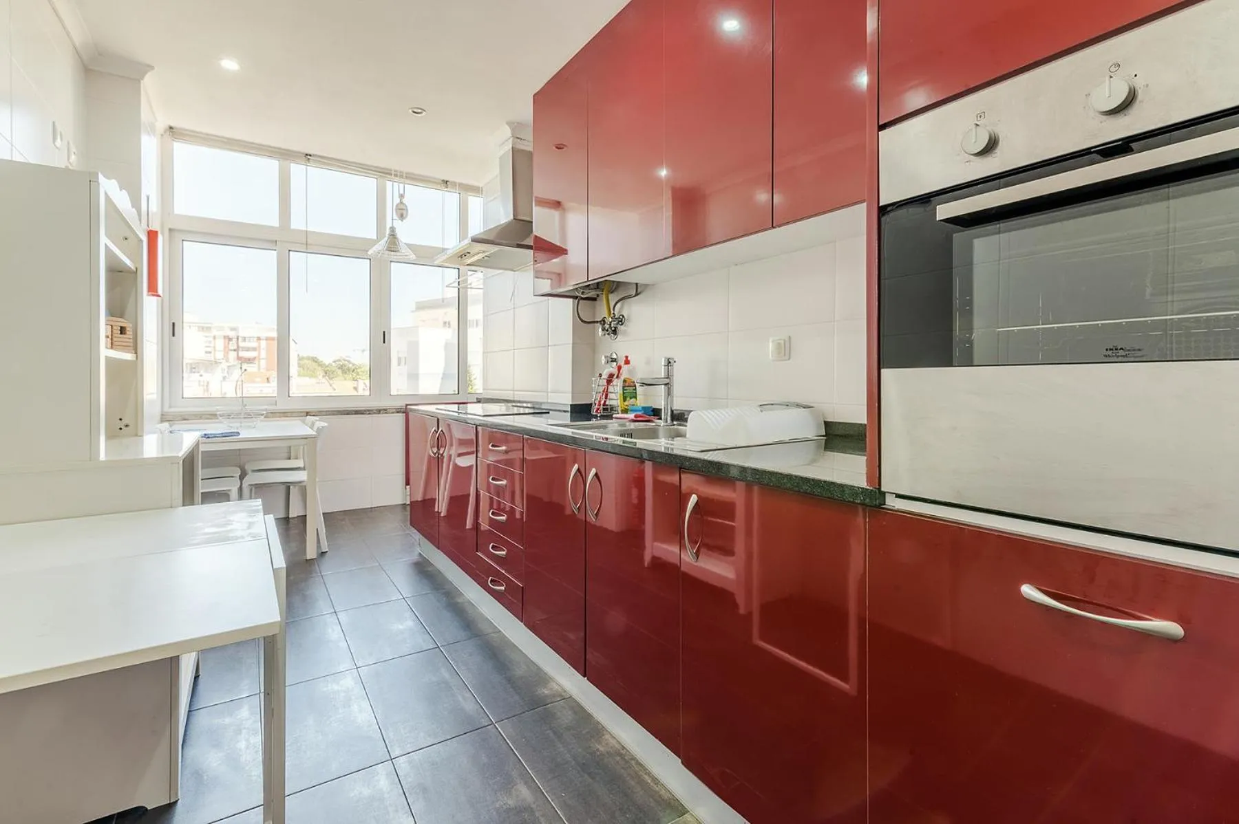 Kitchen or kitchenette in Paço de Arcos Apartment