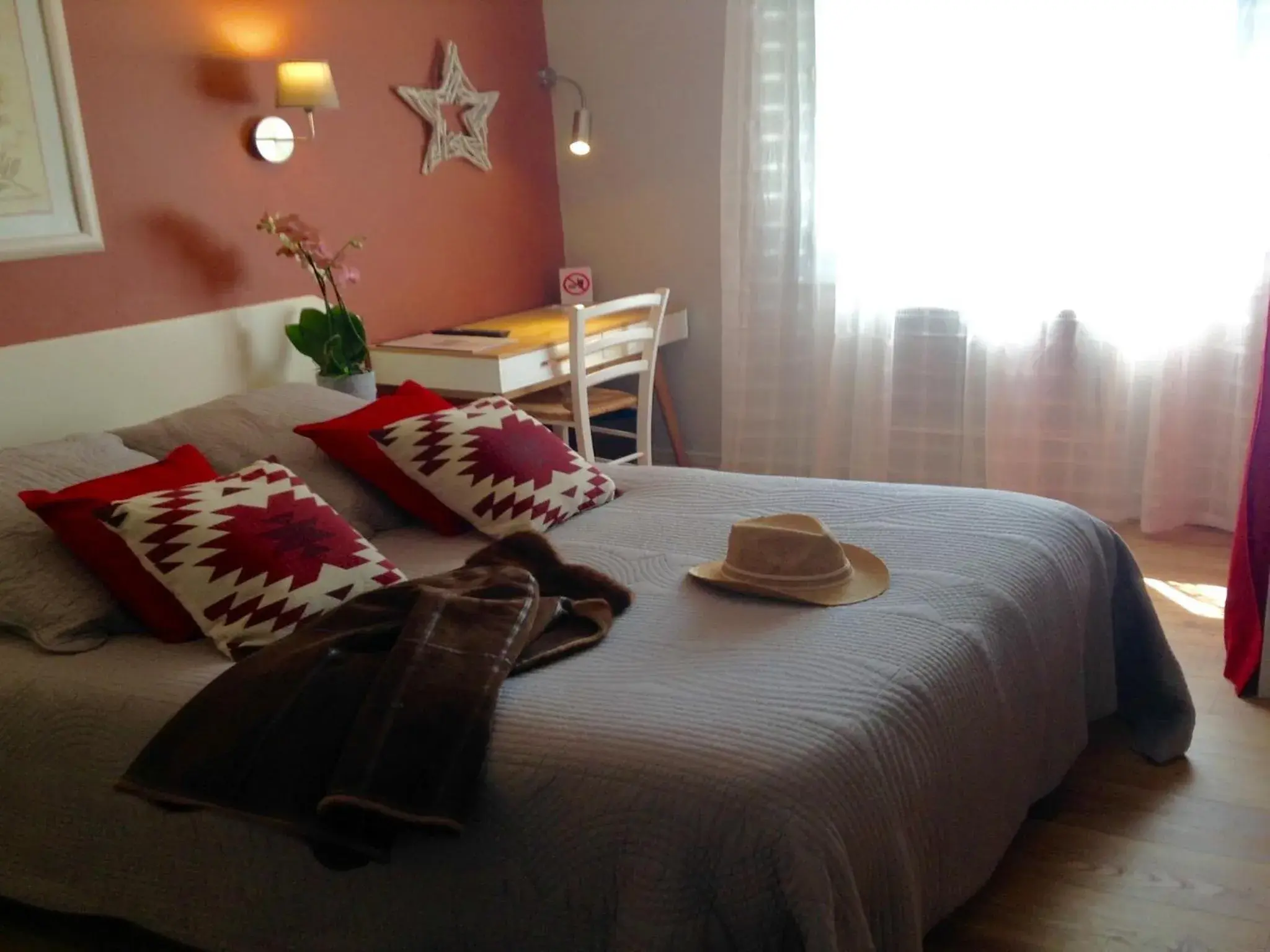 Standard Double Room in Hôtel le Chalet Fleuri Standard Double Room in Hôtel le Chalet Fleuri
