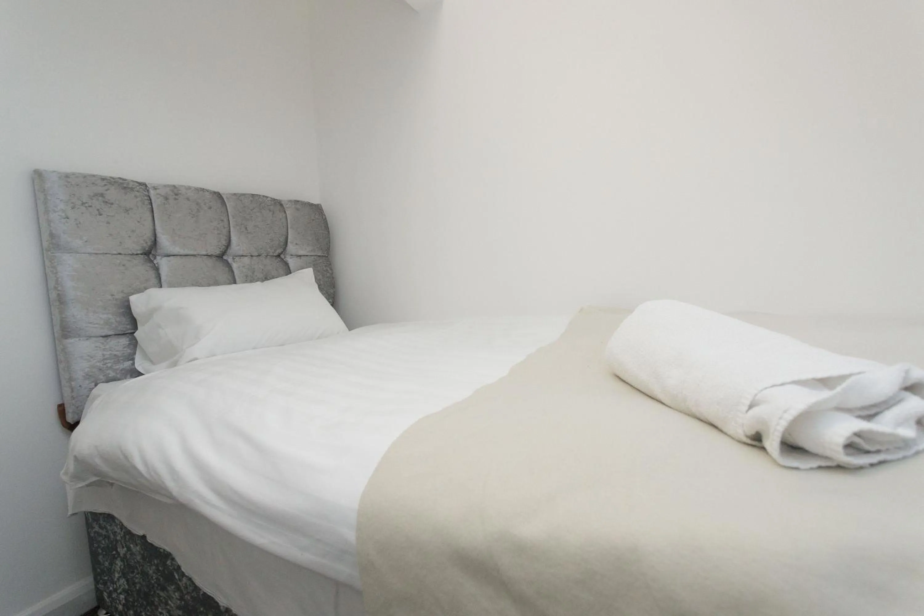 Bedroom in TOWLER HOUSE APARTMENTS 6 beds in 3 bedrooms