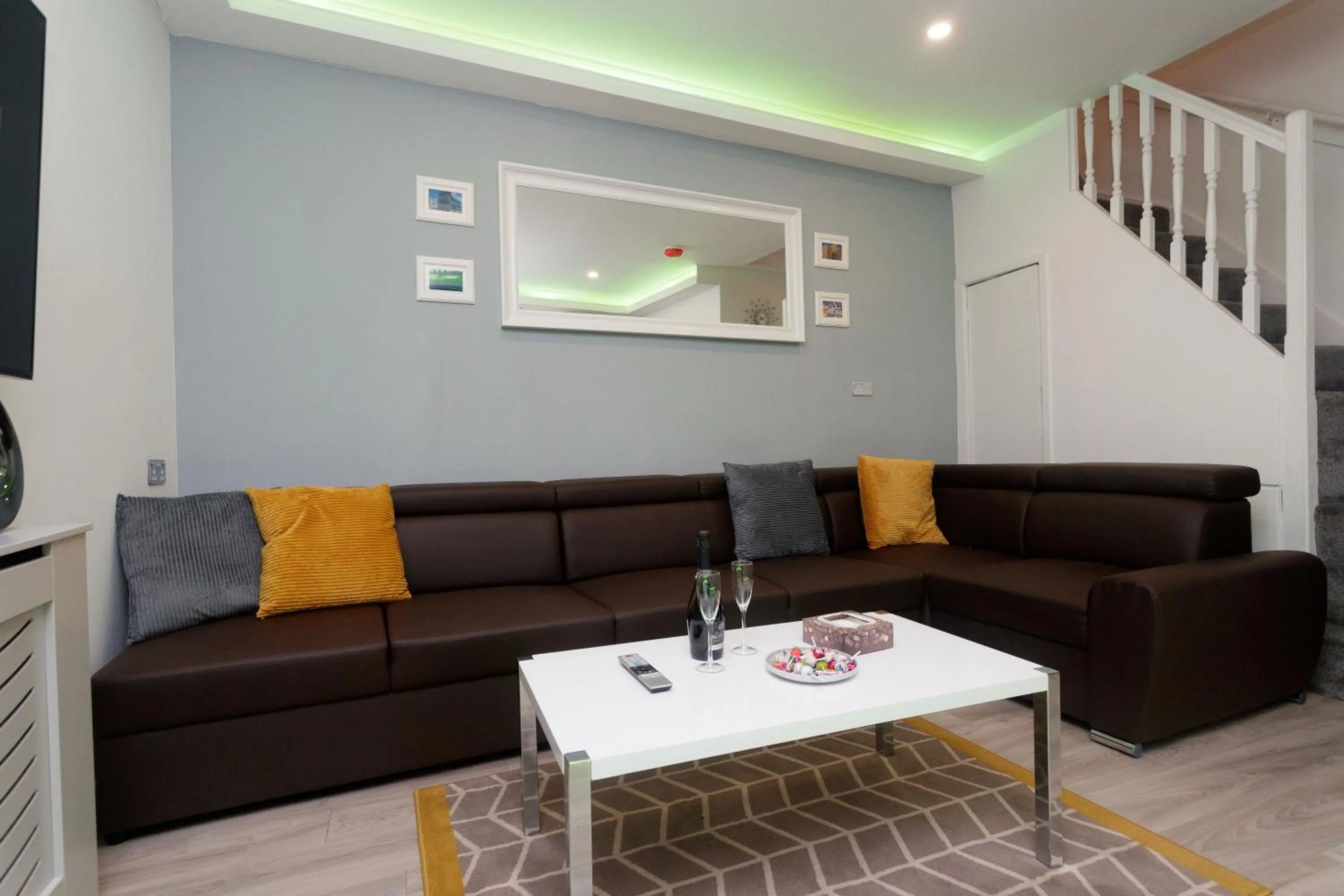 Living room in TOWLER HOUSE APARTMENTS 6 beds in 3 bedrooms