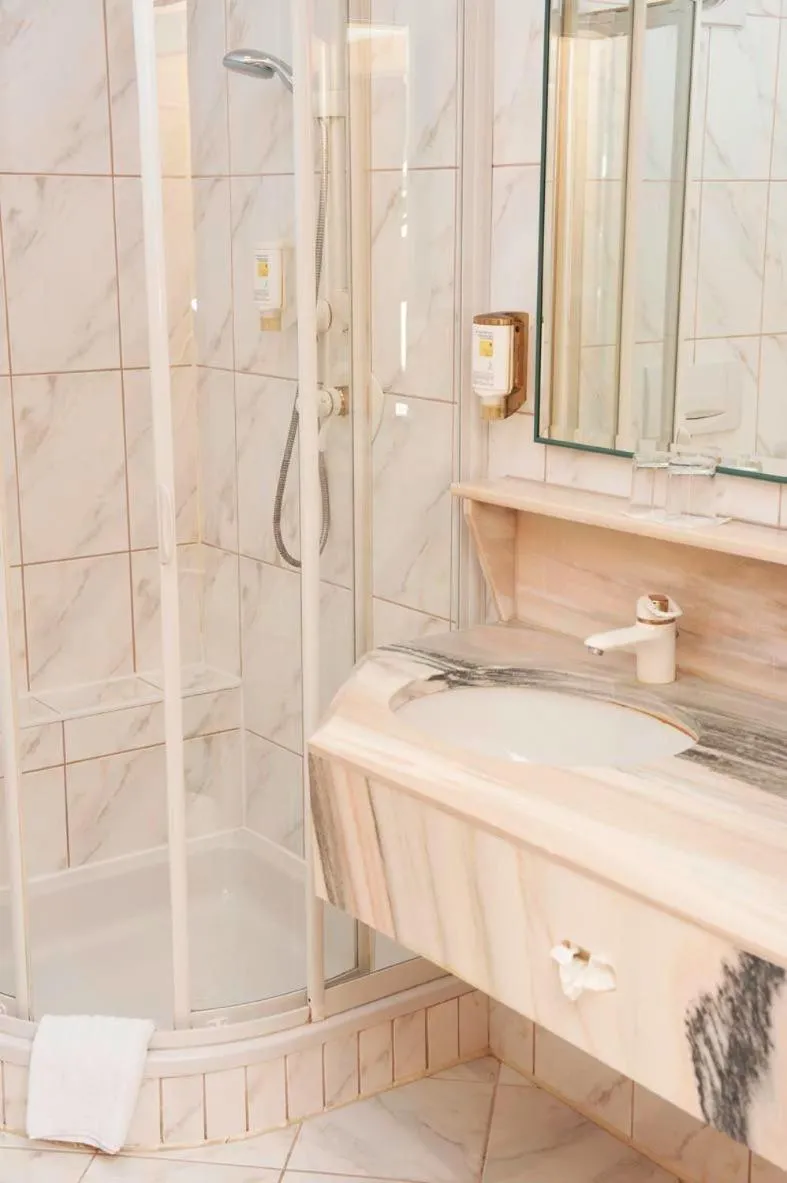 Bathroom in Hotel Lindner