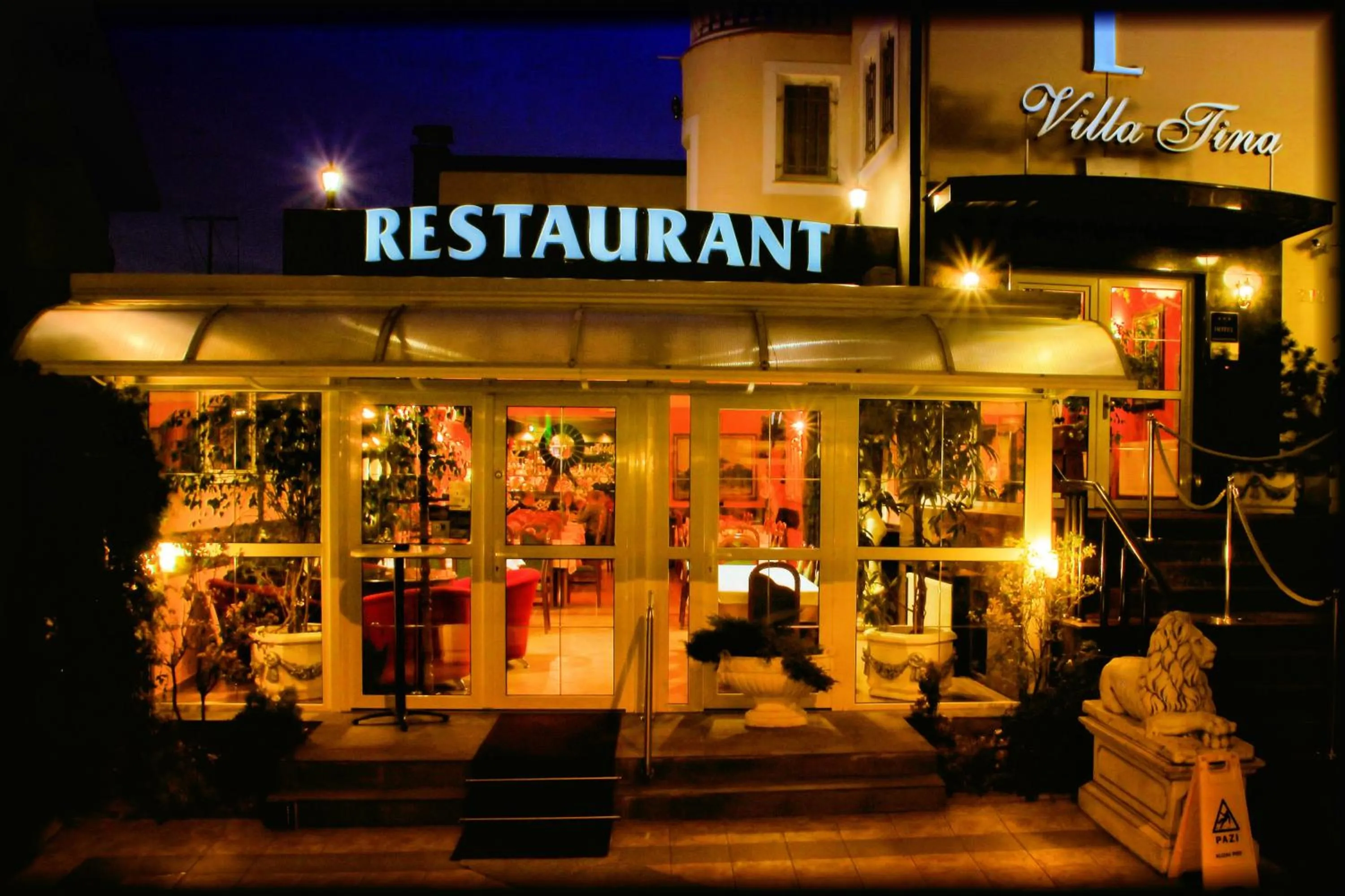 Restaurant/places to eat in Hotel Vila Tina