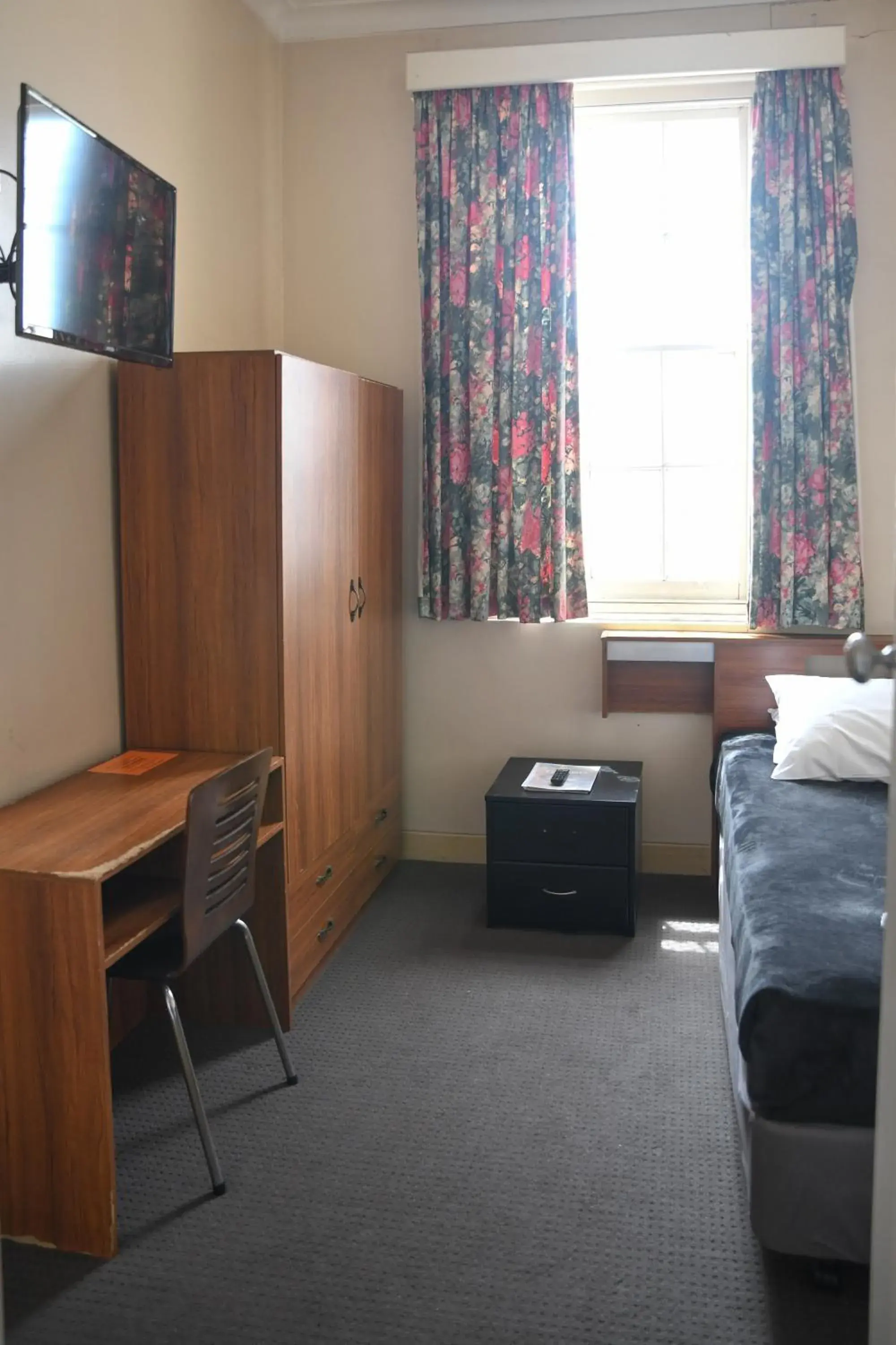Single Room with Shared Bathroom in Castlereagh Hotel Single Room with Shared Bathroom in Castlereagh Hotel