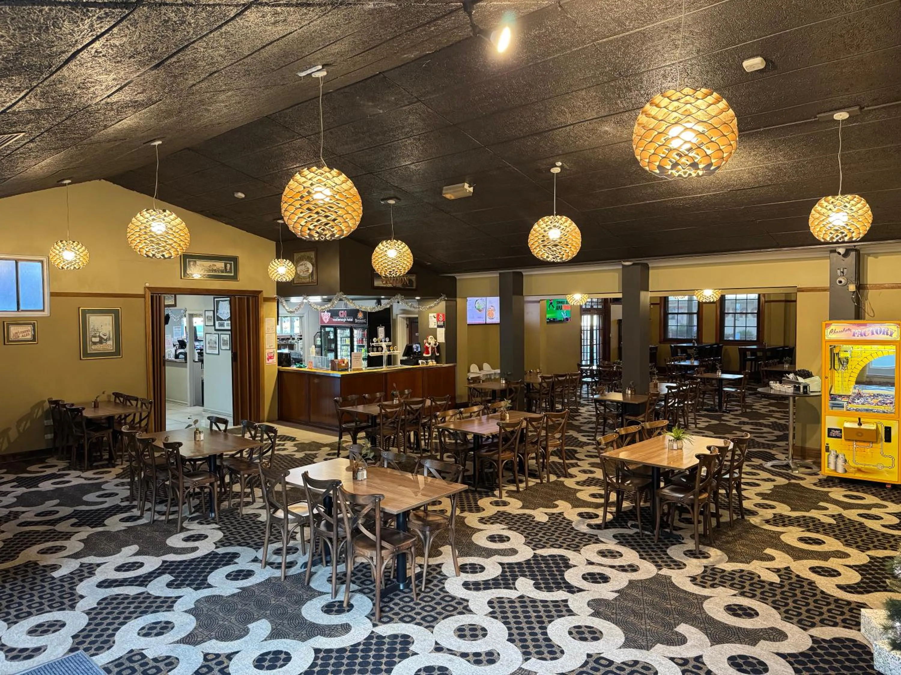 Dining area in Castlereagh Hotel