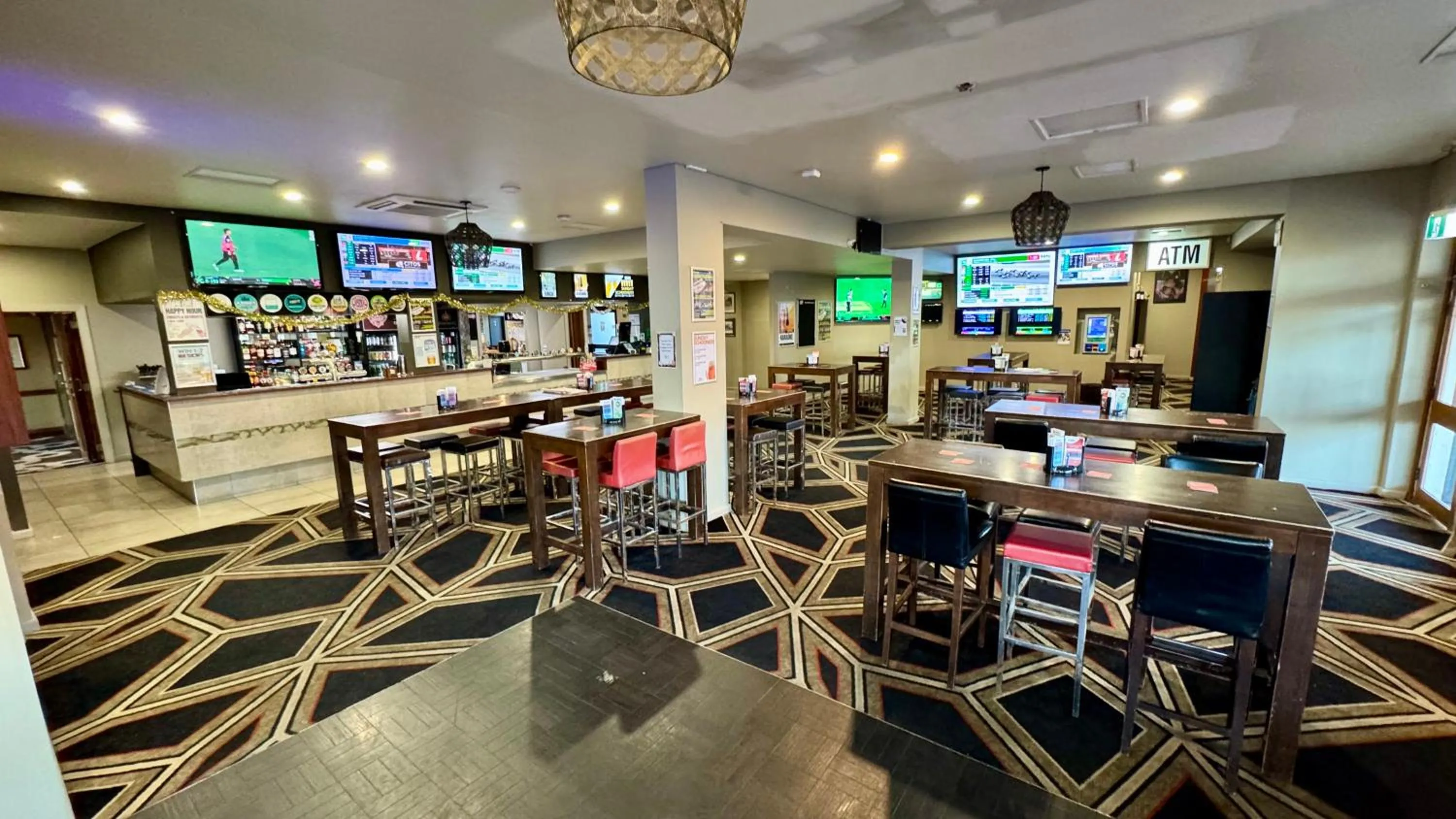 Lounge or bar in Castlereagh Hotel