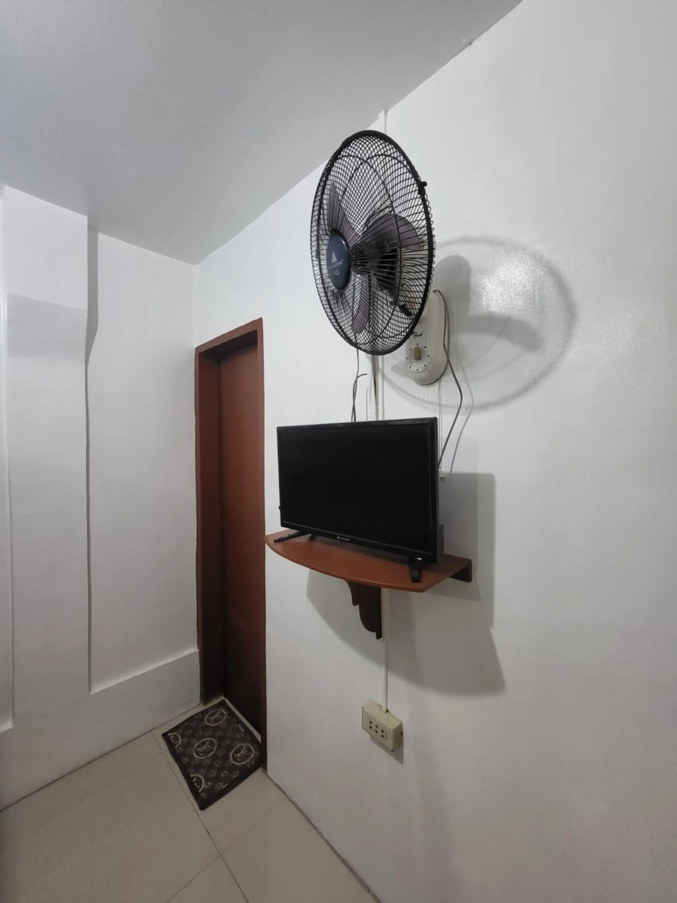 TV and multimedia in Wendy's Apartelle