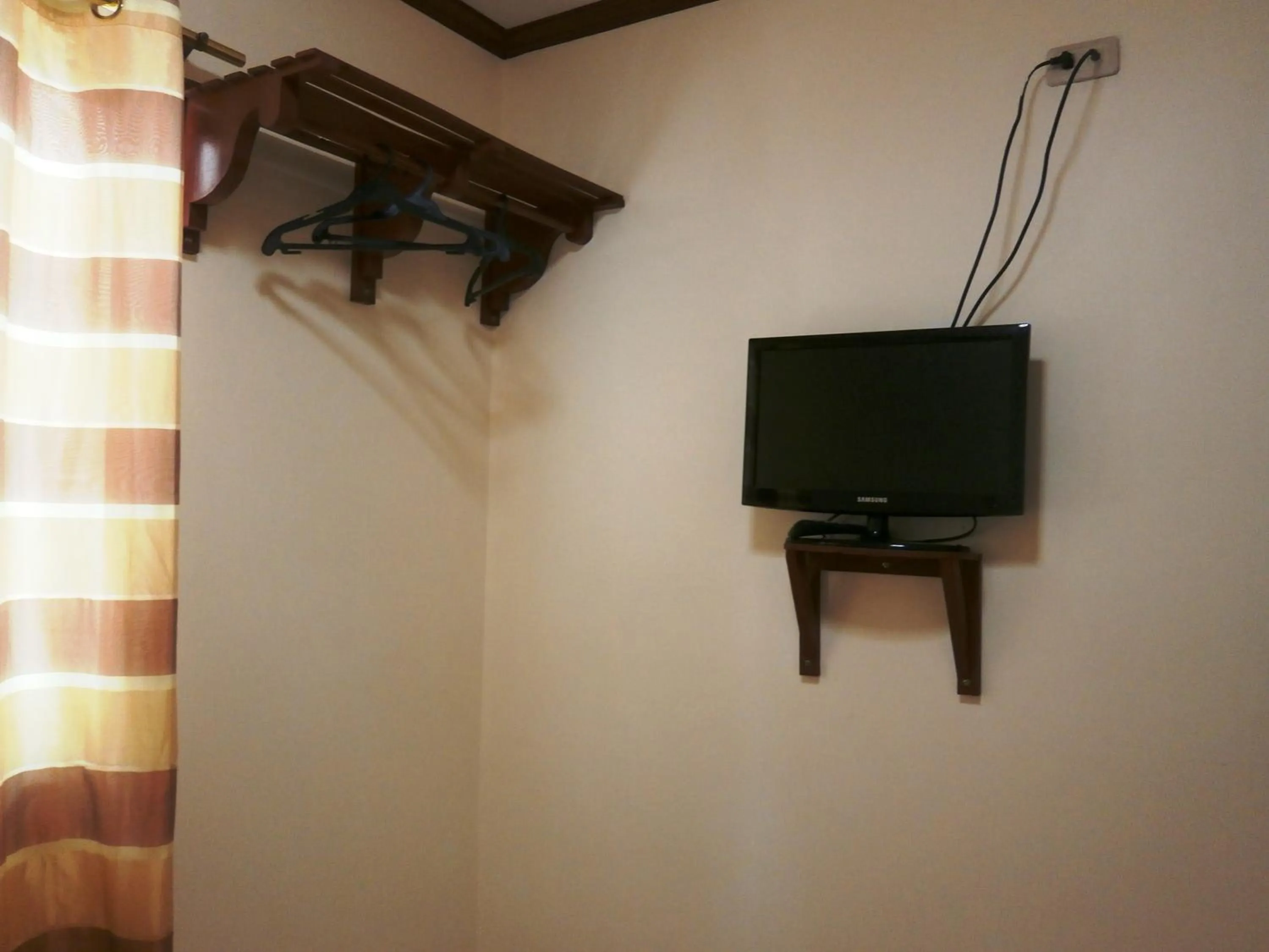 TV and multimedia in Wendy's Apartelle