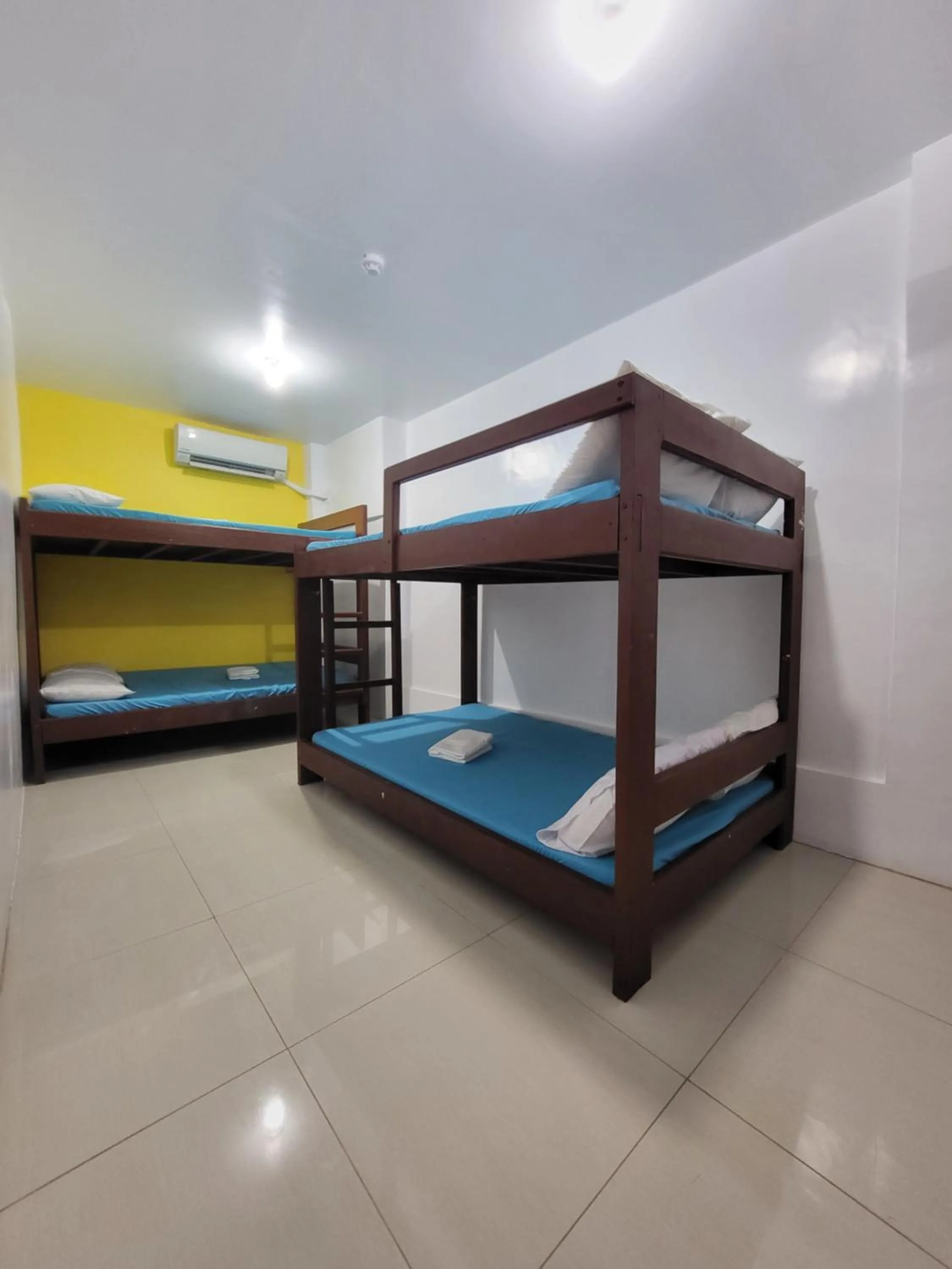 Bed in Wendy's Apartelle