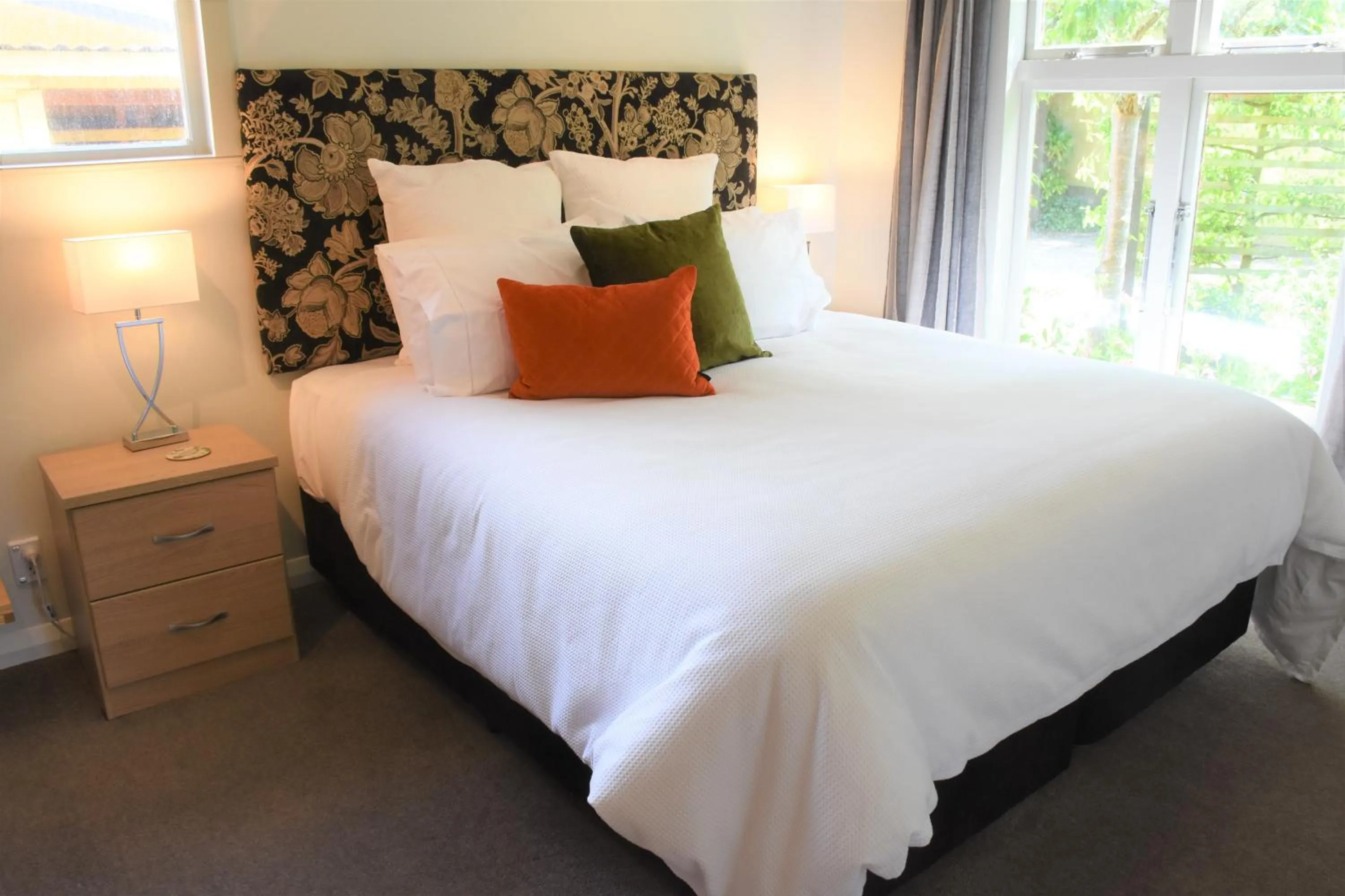 Bed in Shy Cottage and Studio