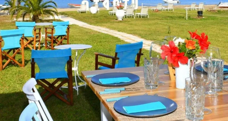 Restaurant/places to eat in UMBRELLA BEACH APARTMENTs
