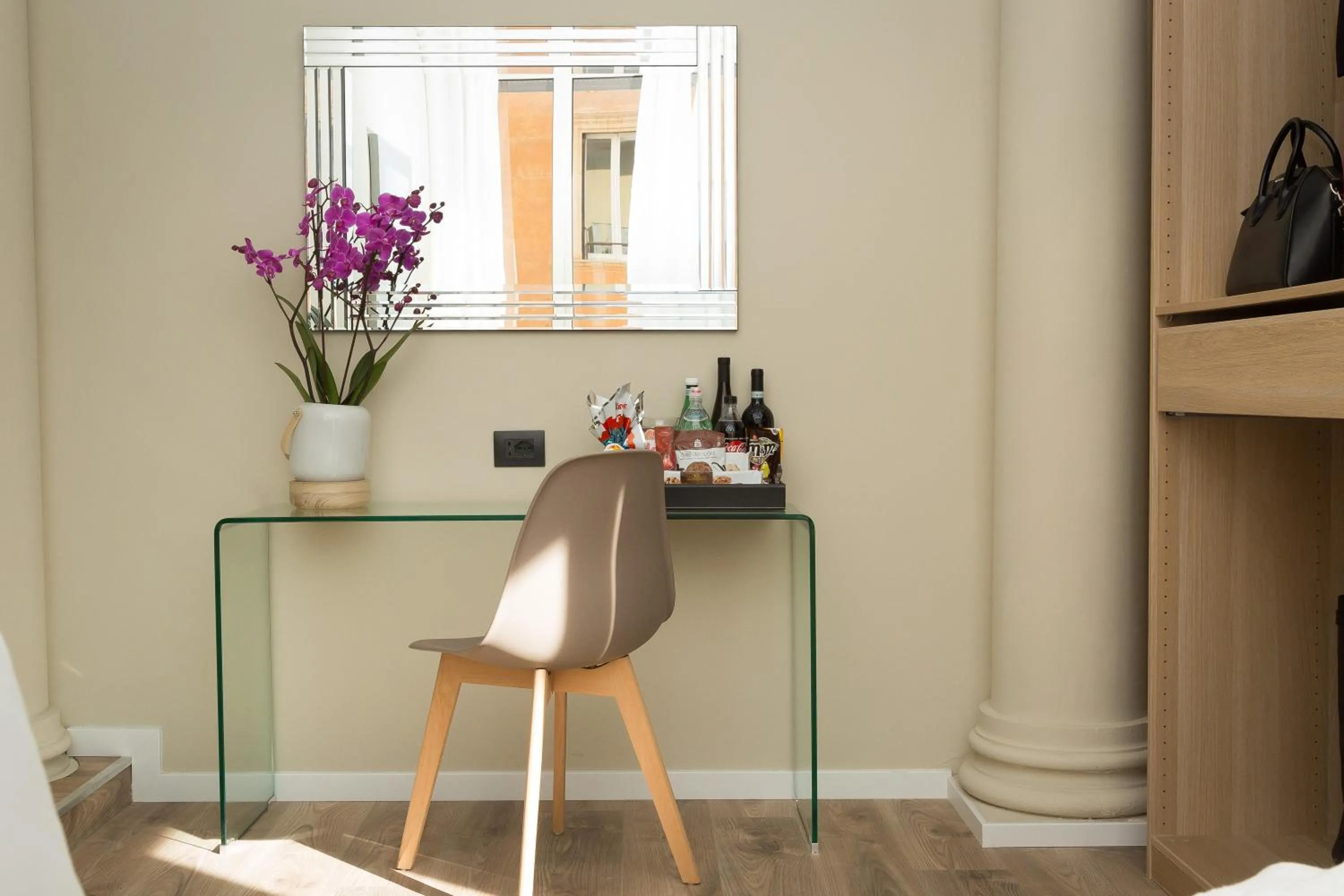 Photo of the whole room in 126 Gracchi Suites