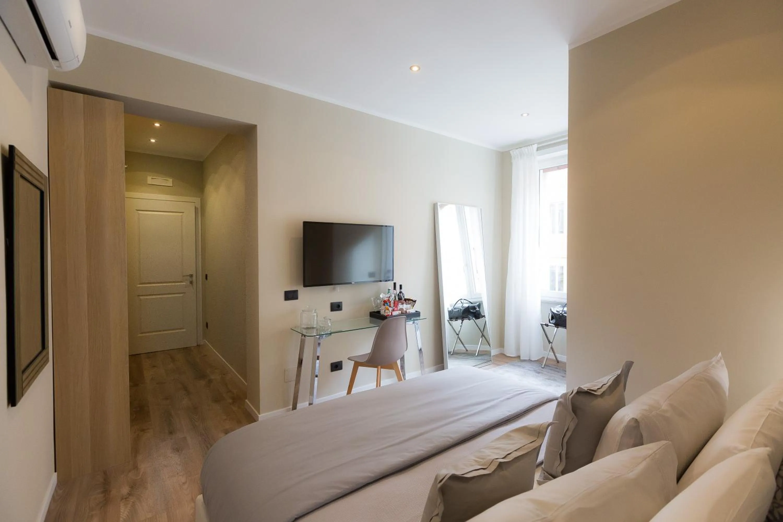 Bedroom in 126 Gracchi Suites