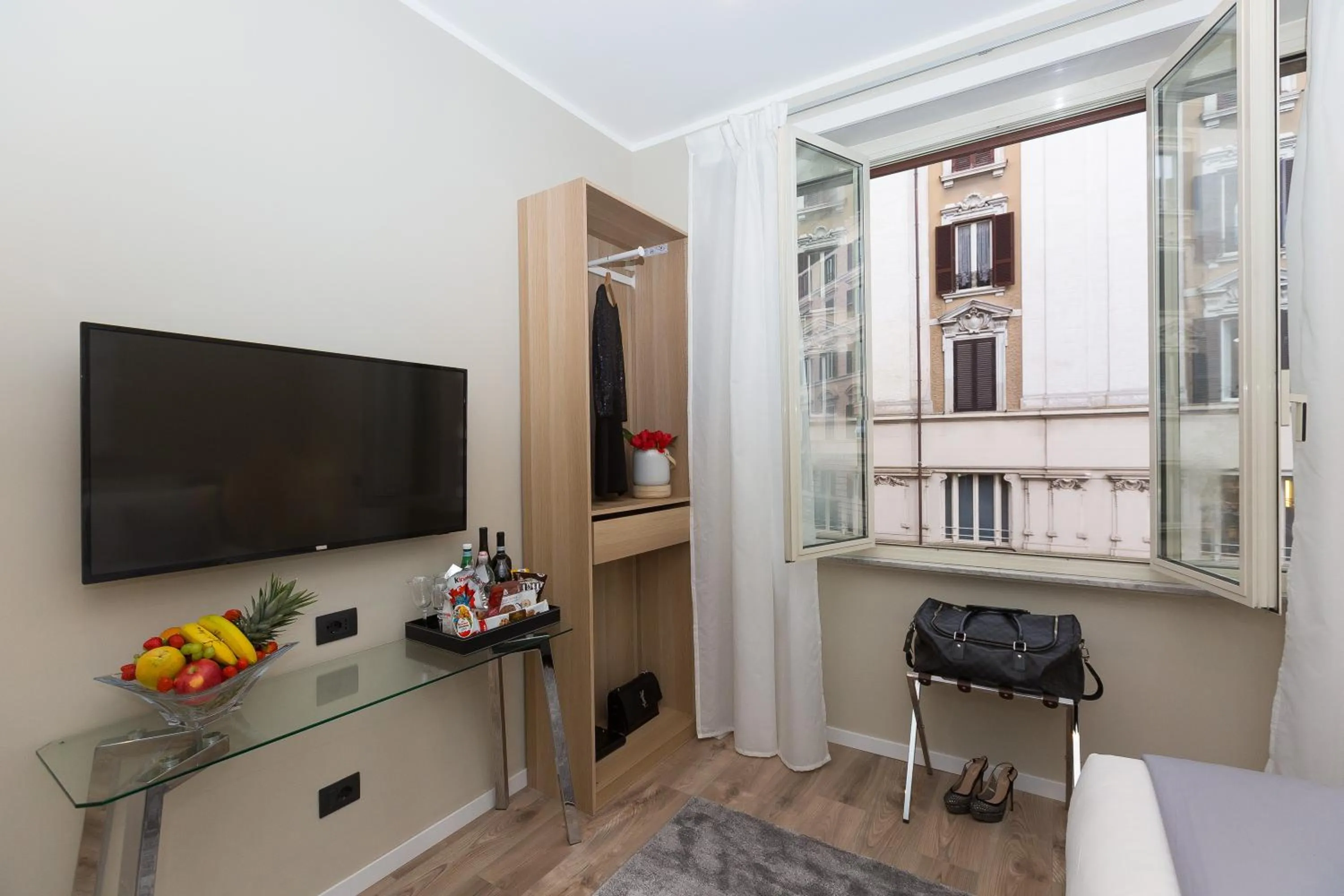 Bedroom in 126 Gracchi Suites