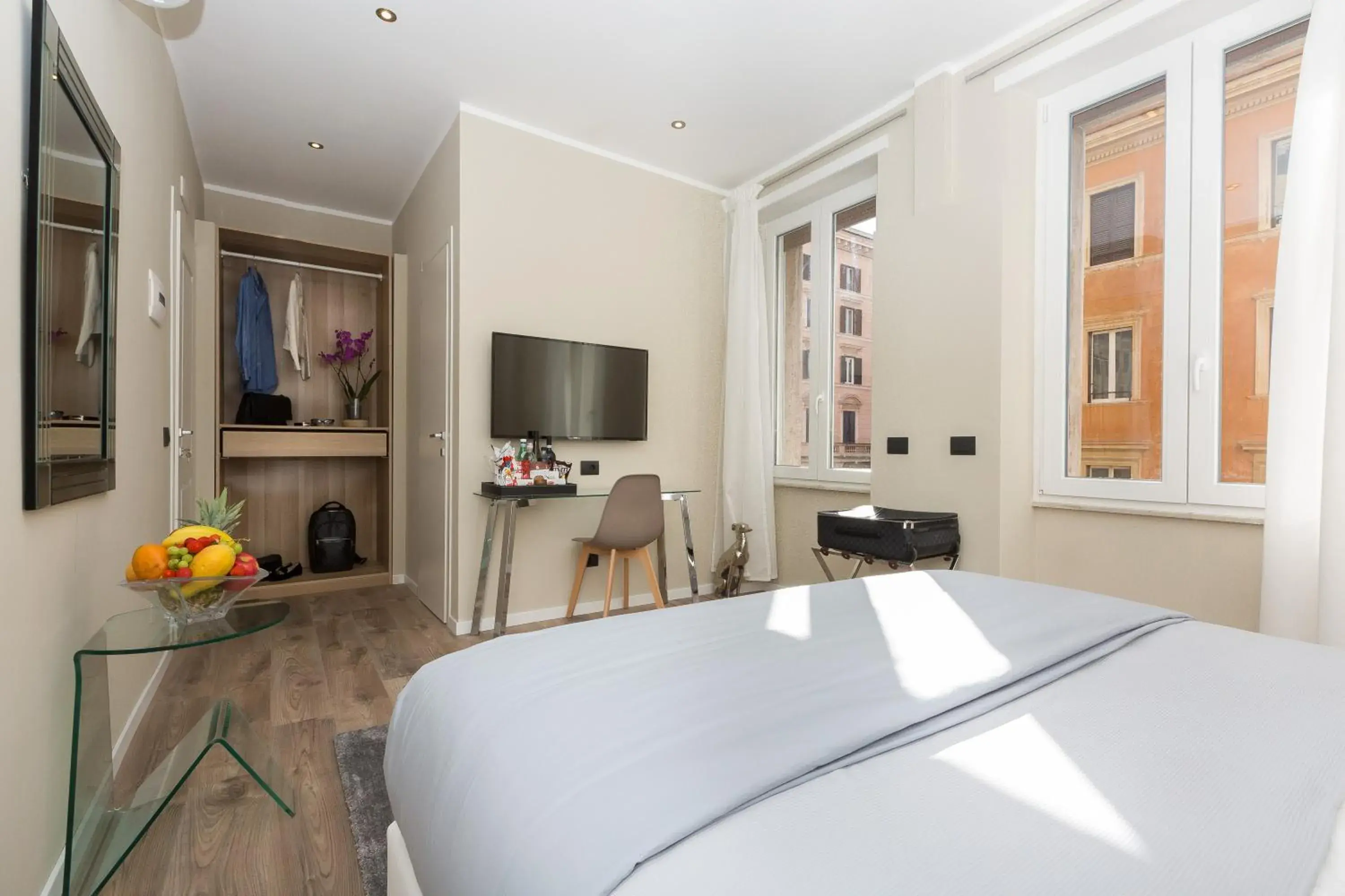 Double Room with Private Bathroom in 126 Gracchi Suites Double Room with Private Bathroom in 126 Gracchi Suites