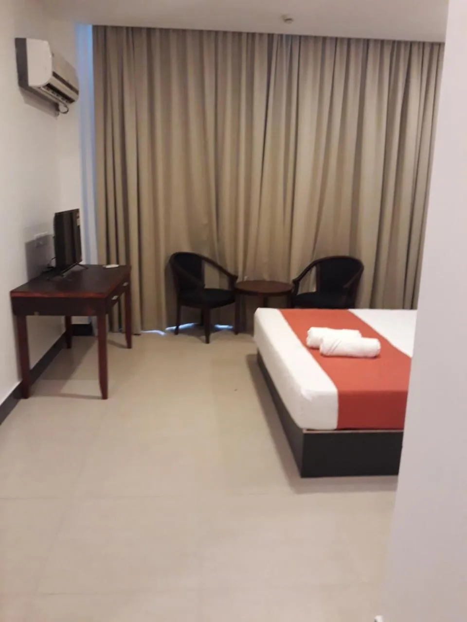 Bed in Nasau Resort & Villas