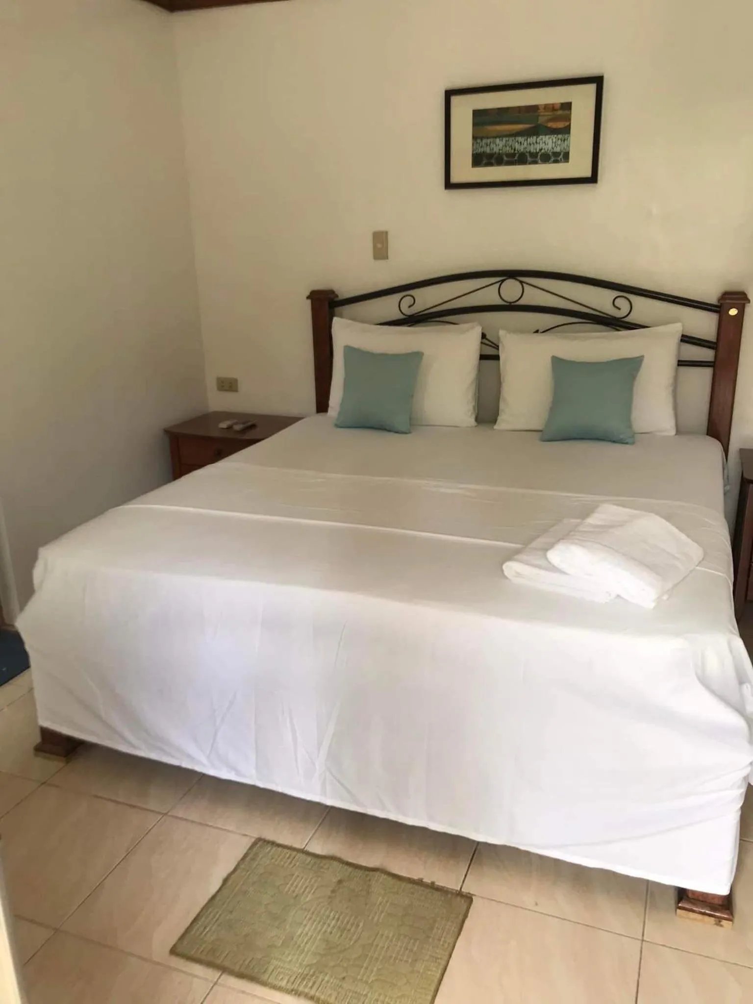 Bedroom, Bed in Double Diamond Inn Guest House