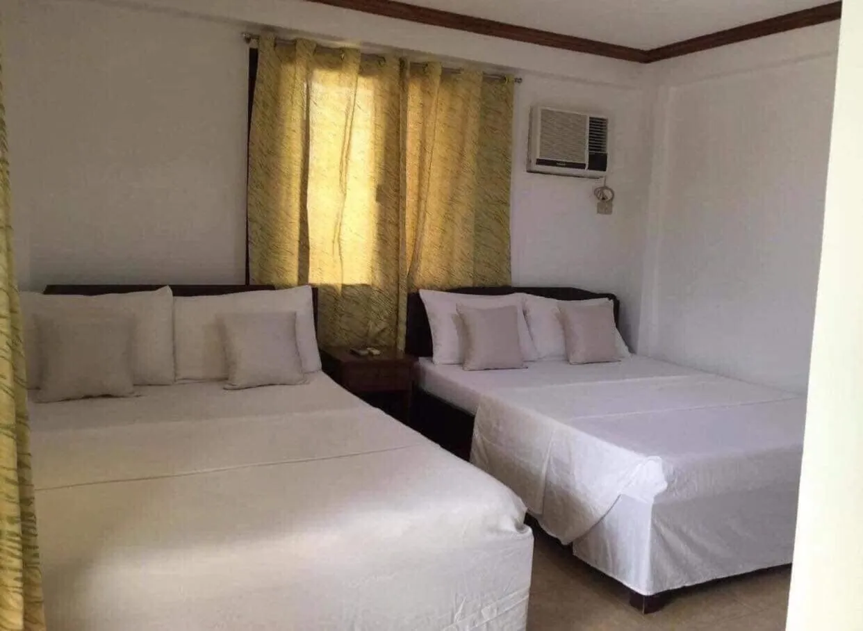 Bed in Double Diamond Inn Guest House