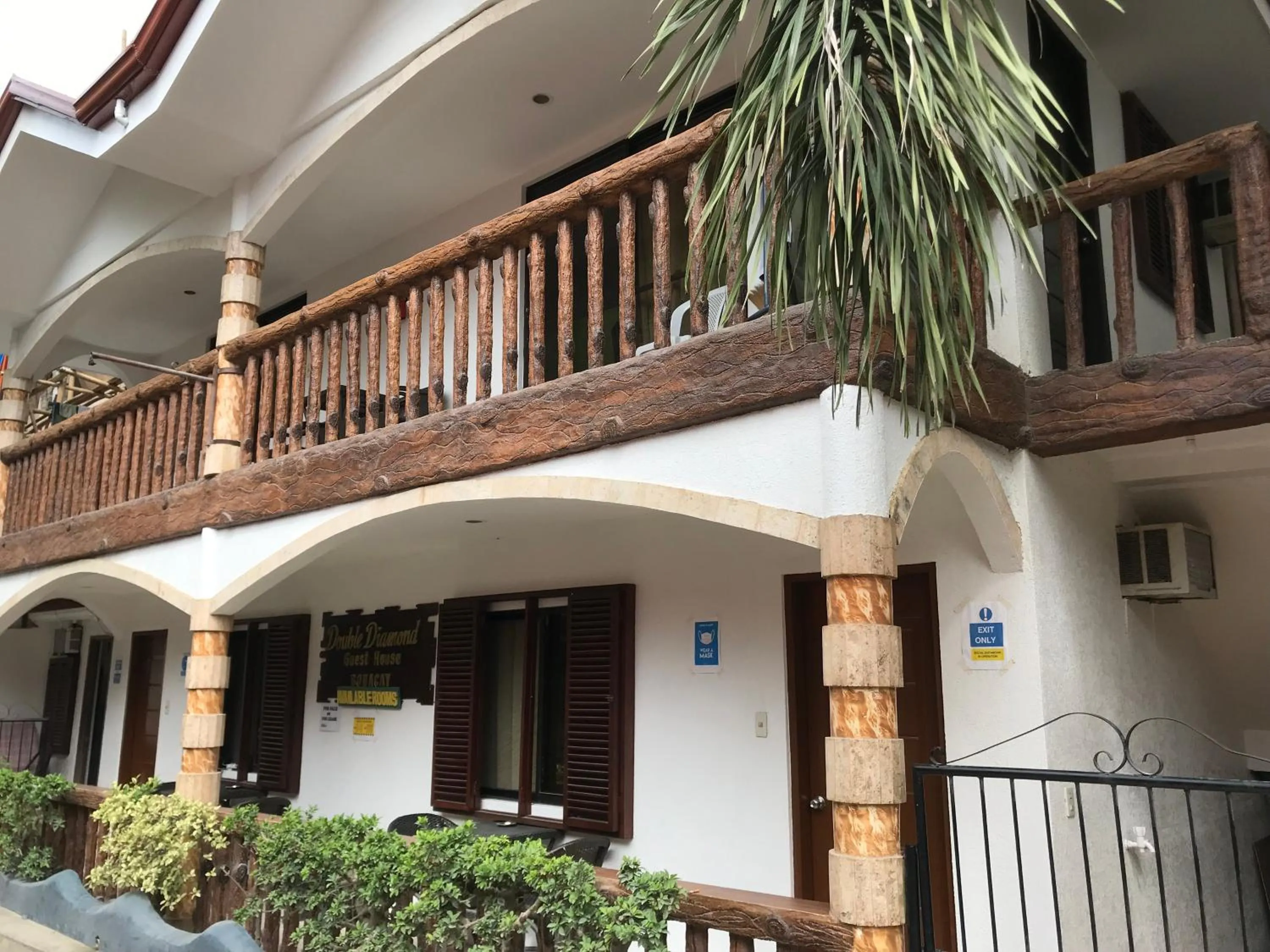 Property building in Double Diamond Inn Guest House