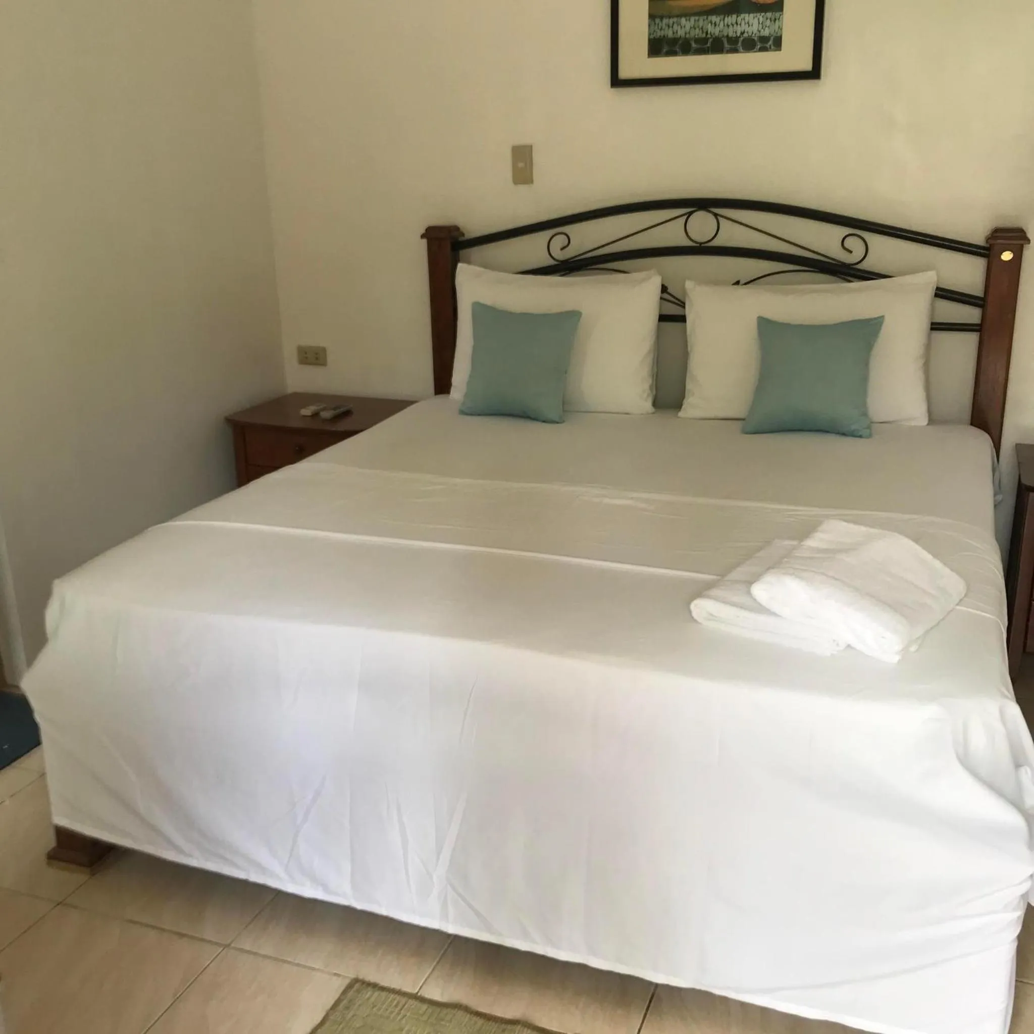 Bed in Double Diamond Inn Guest House