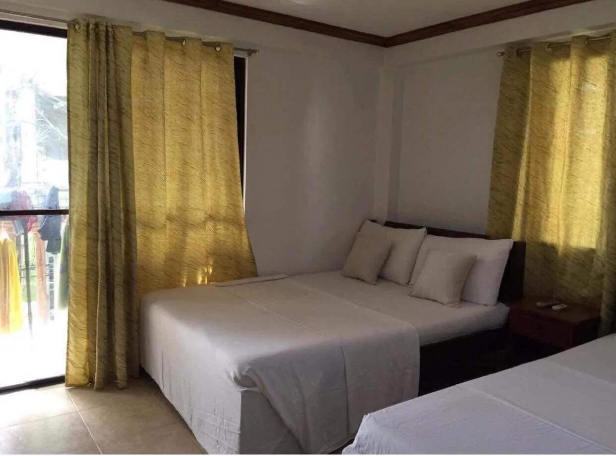 Bed in Double Diamond Inn Guest House